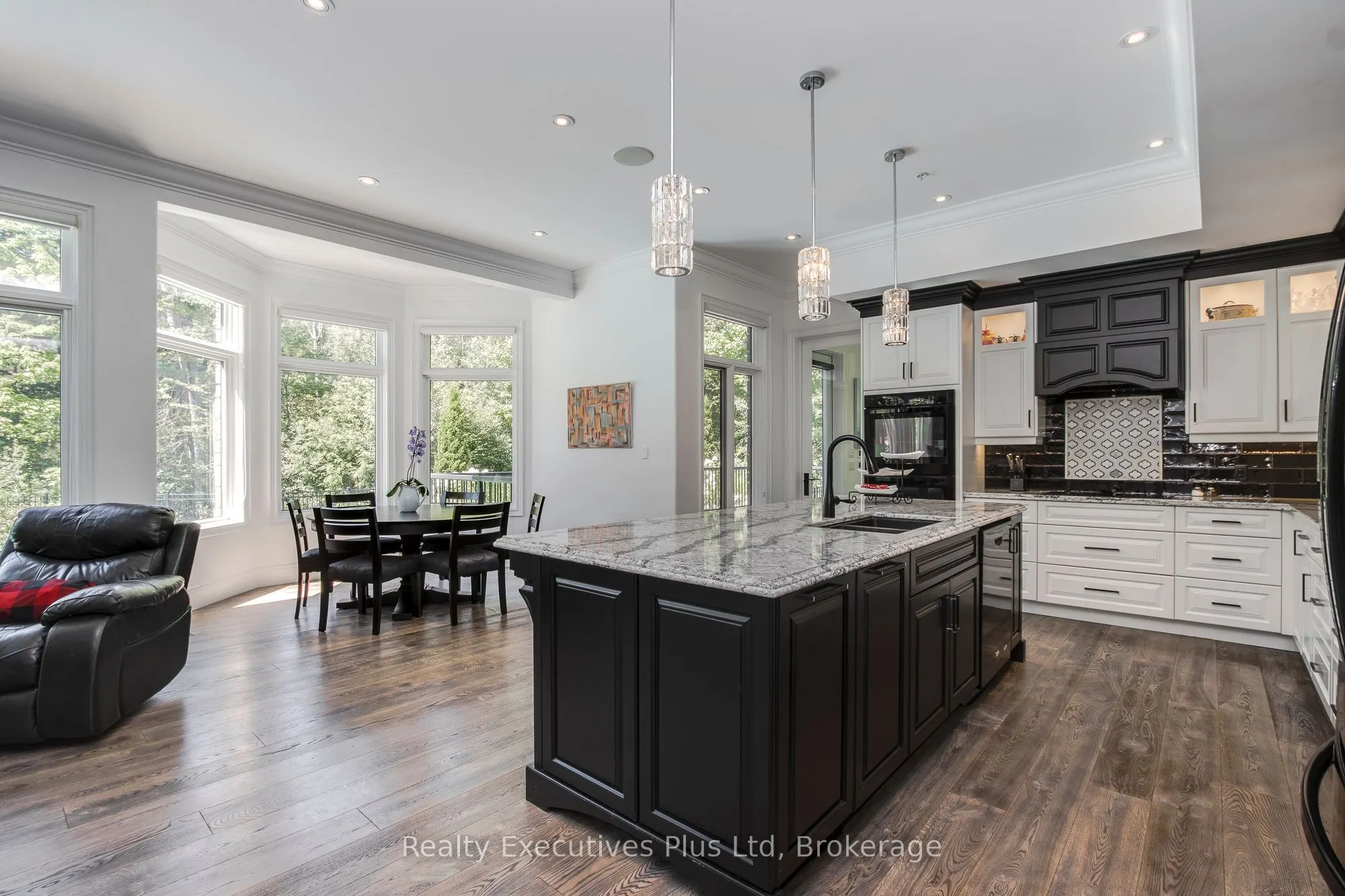27 KINGFISHER Crescent