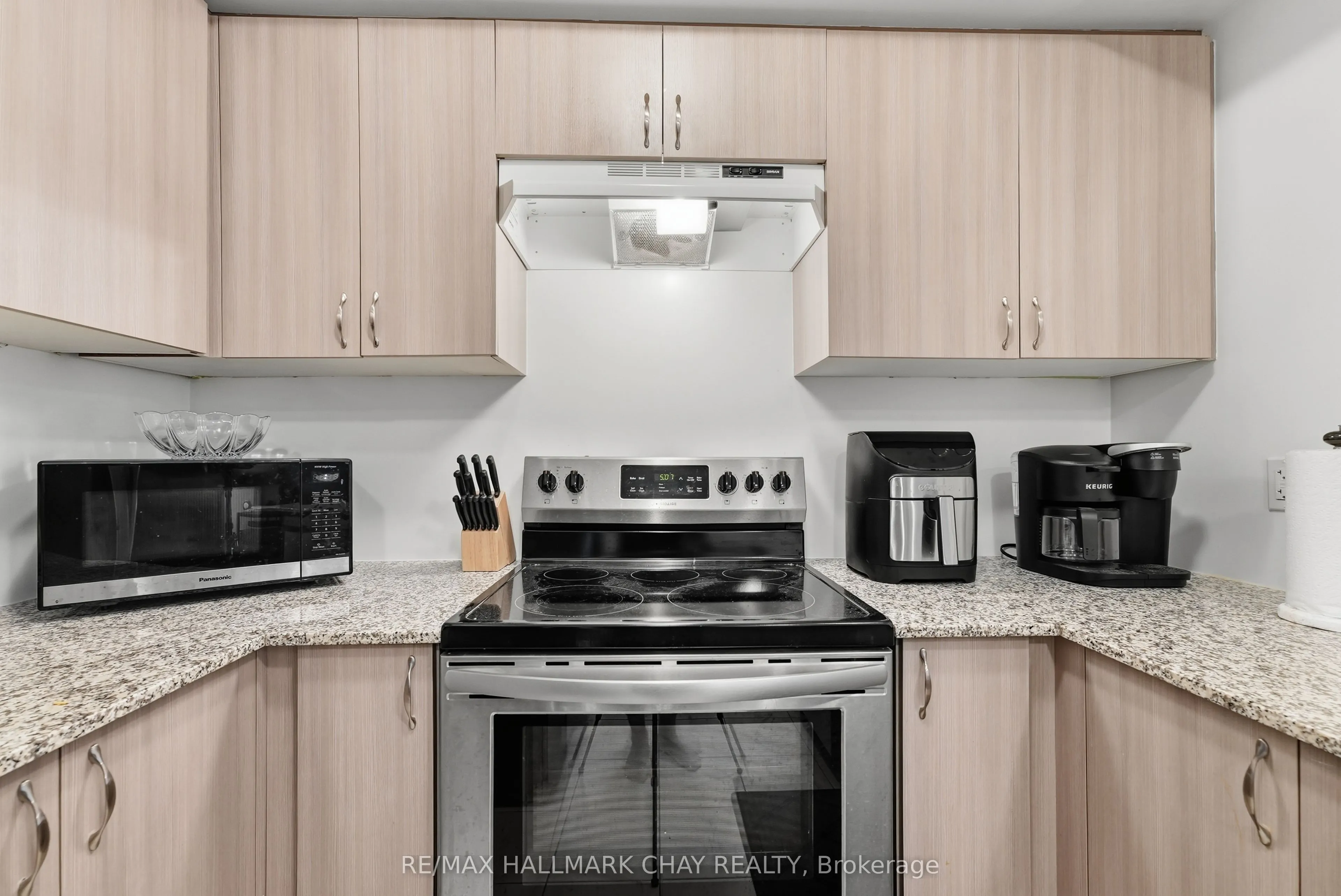 302 Essa Road #409