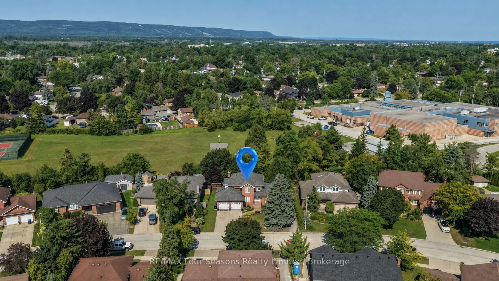 16 Carmichael Crescent