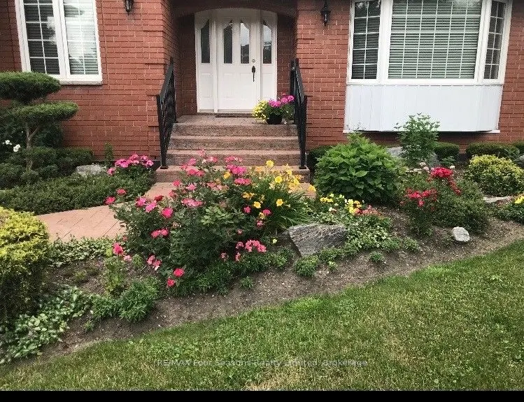 16 Carmichael Crescent