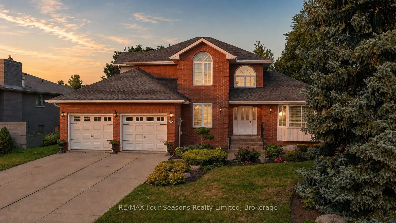 16 Carmichael Crescent