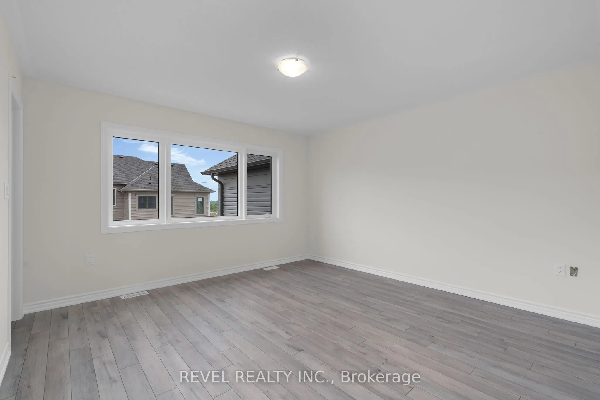 4 ROCHESTER Drive
