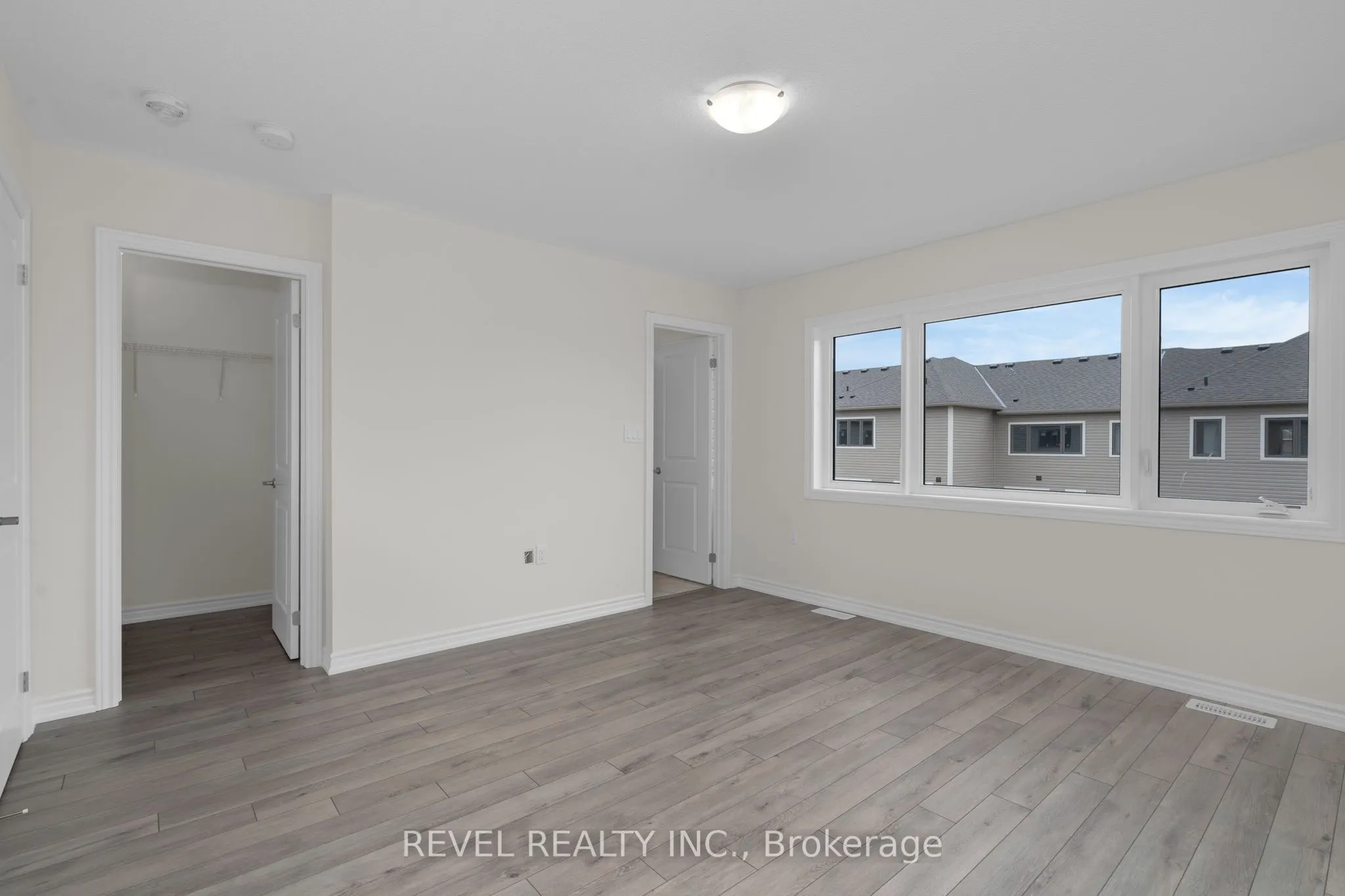 4 ROCHESTER Drive