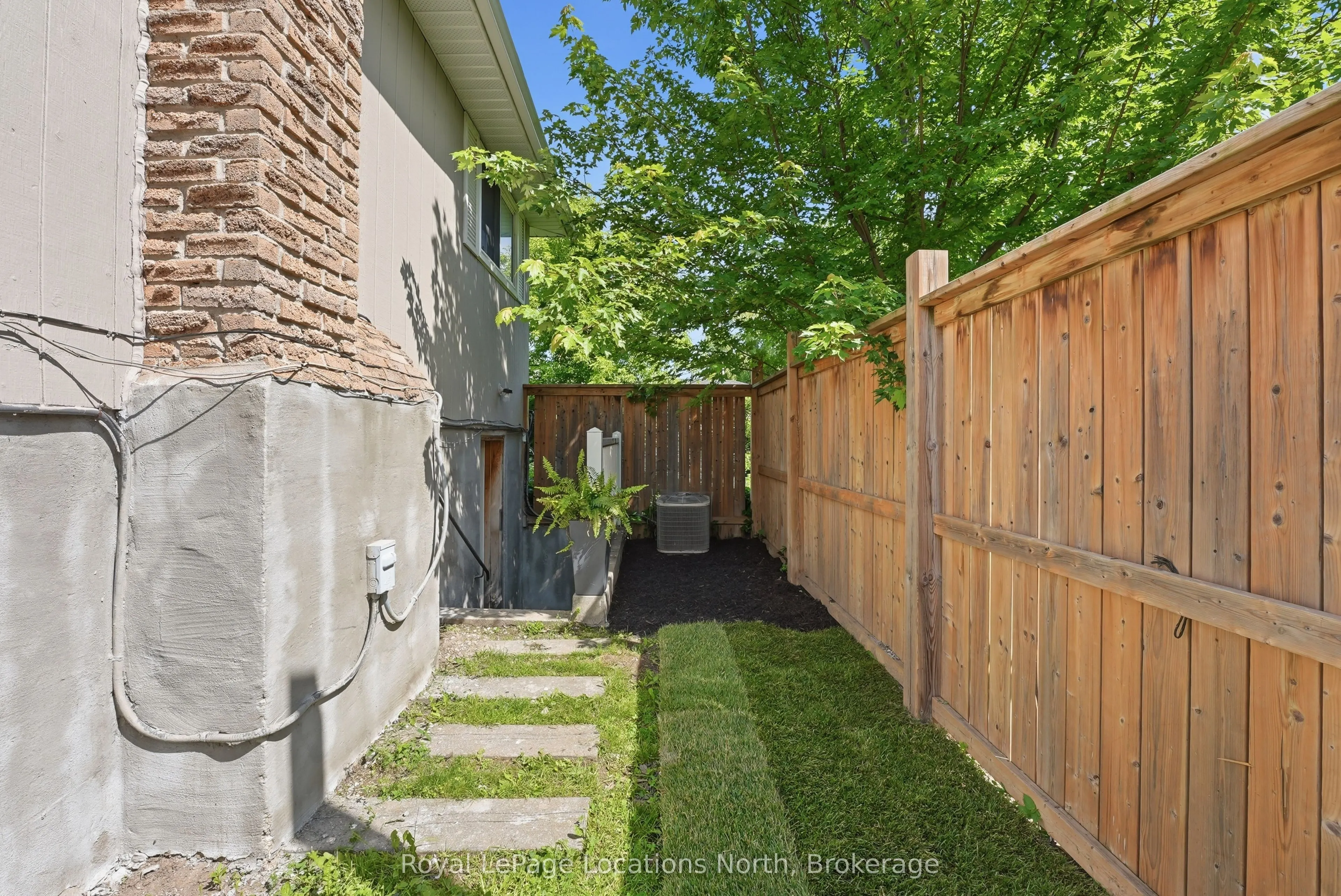 32 Courtice Crescent
