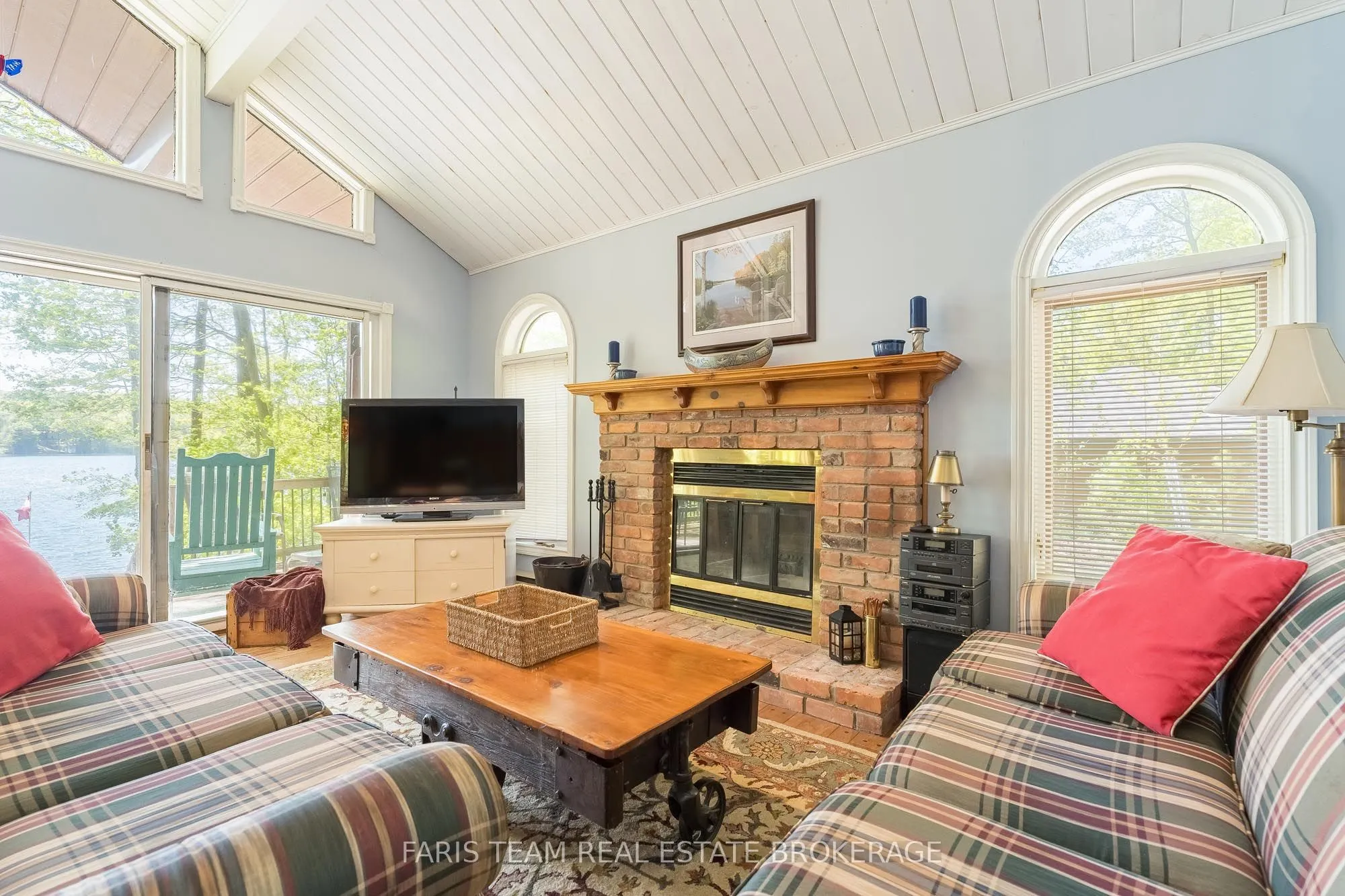 112 Farlain Lake Road E