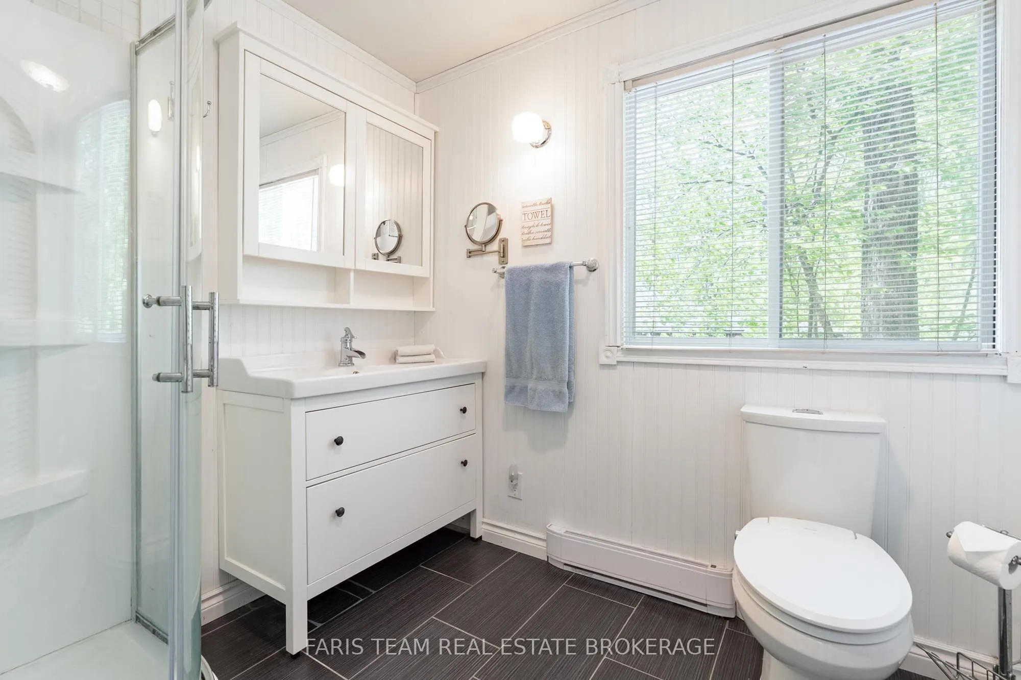 112 Farlain Lake Road E
