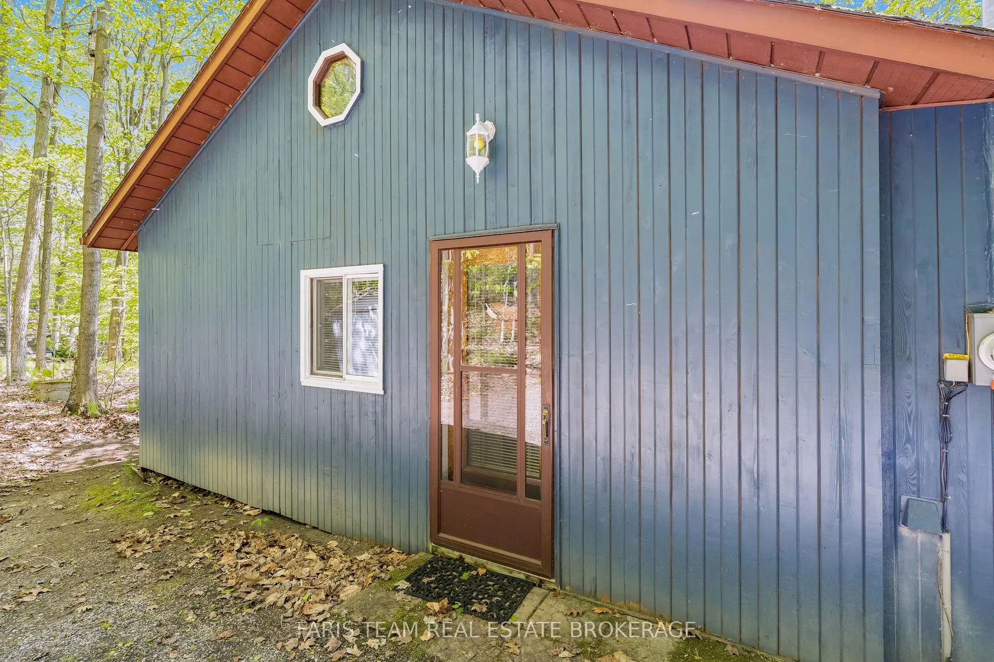 112 Farlain Lake Road E