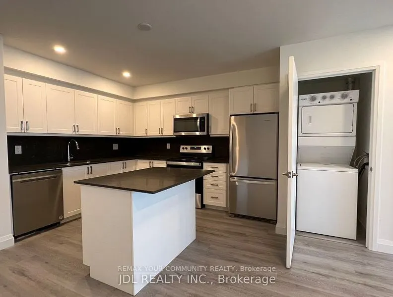 58 Lakeside Terrace #811