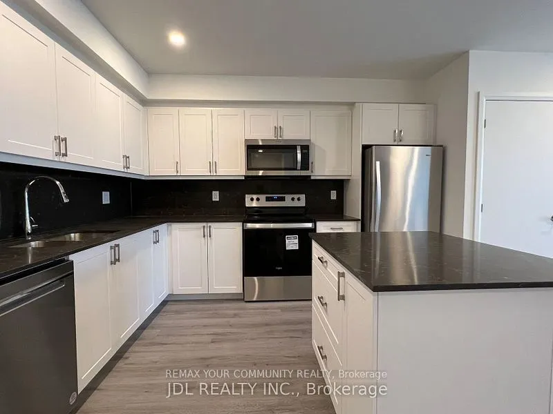 58 Lakeside Terrace #811