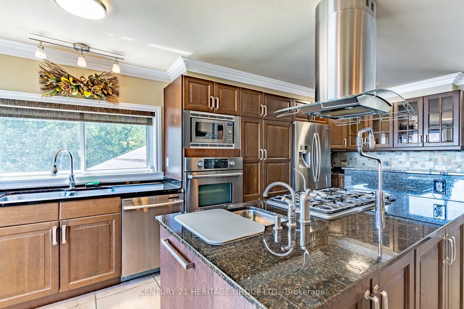 405 Champlain Road