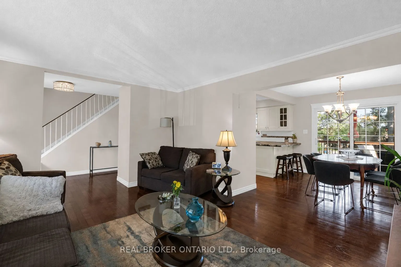 40 Farmingdale Crescent