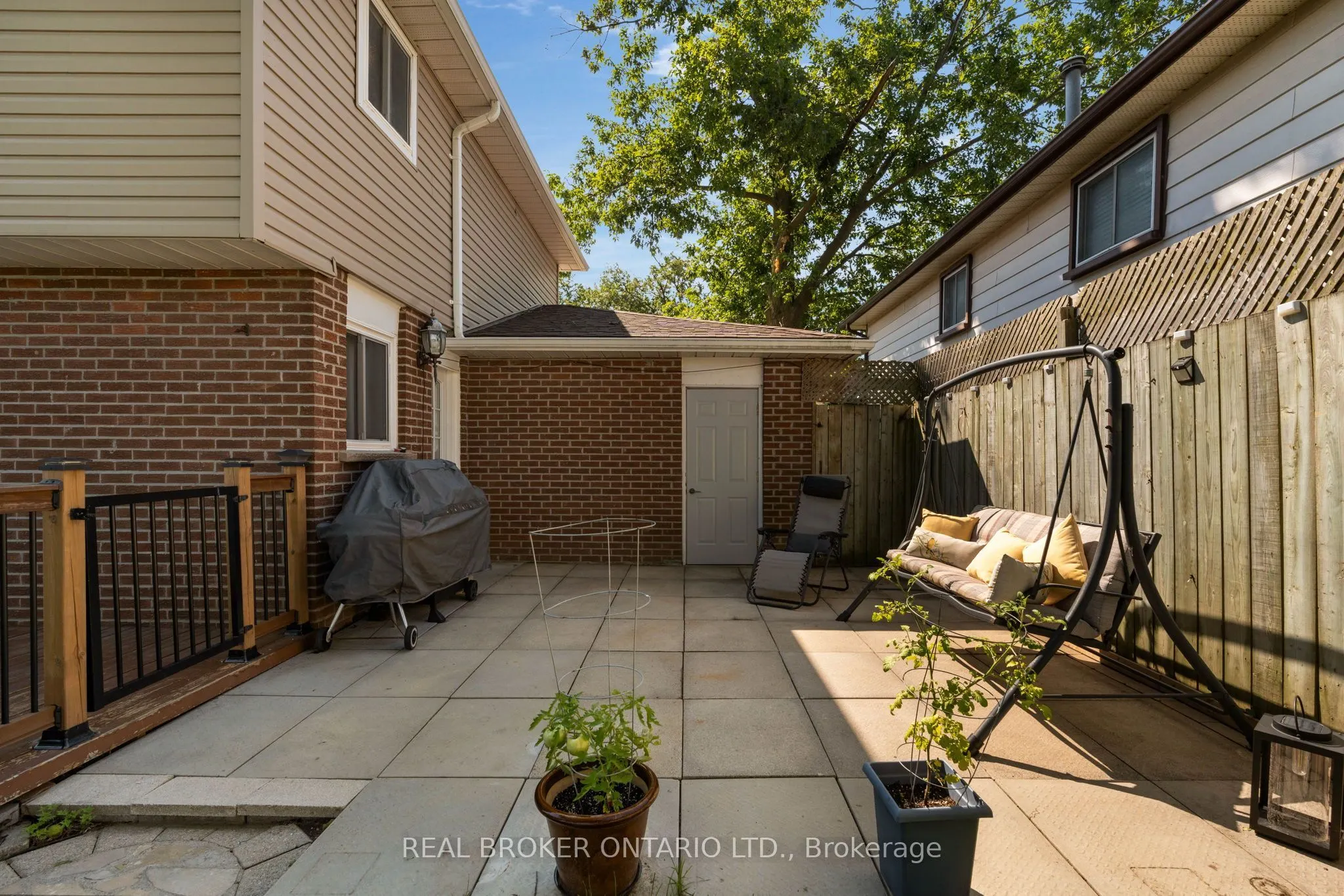 40 Farmingdale Crescent