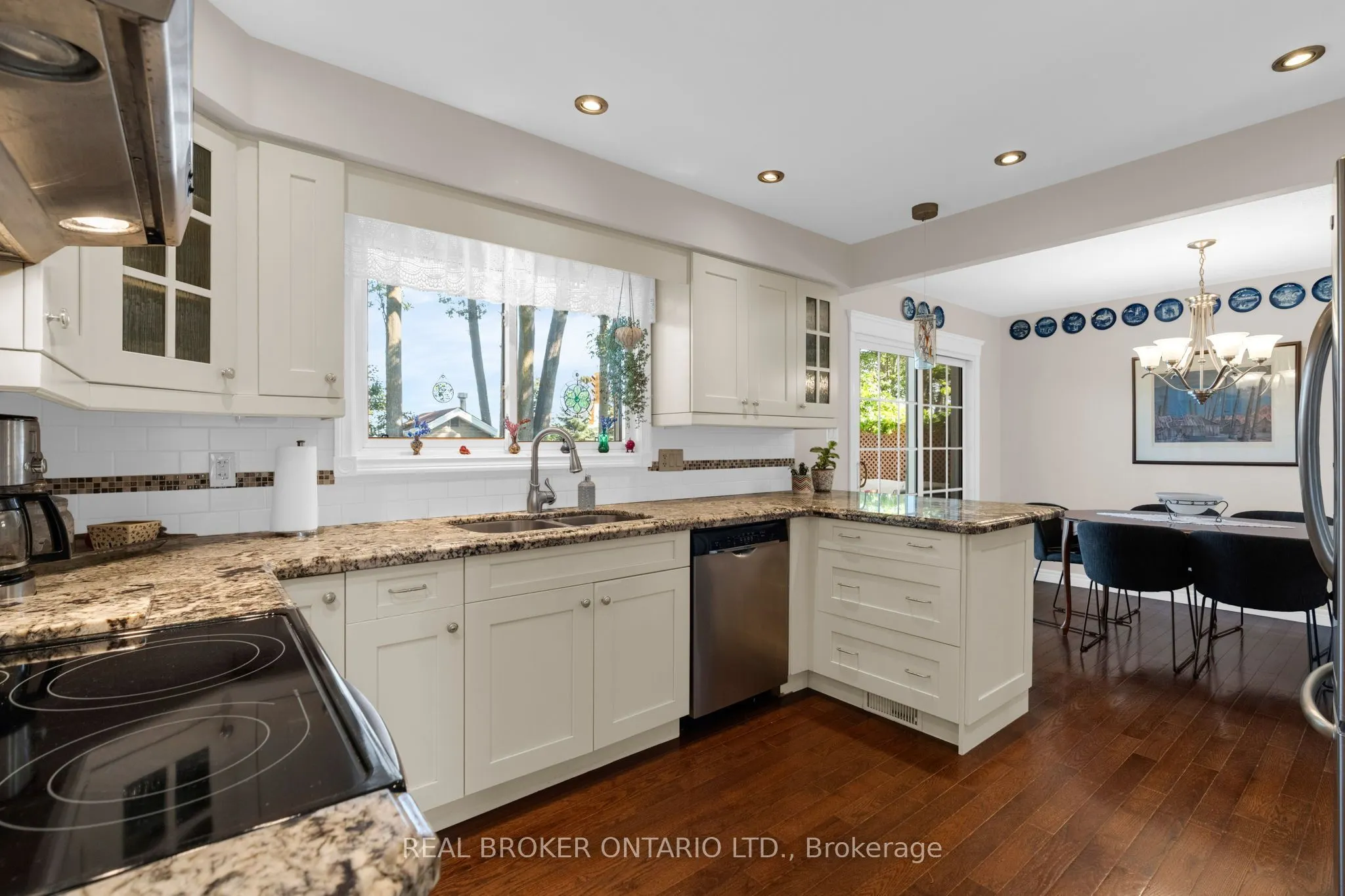 40 Farmingdale Crescent