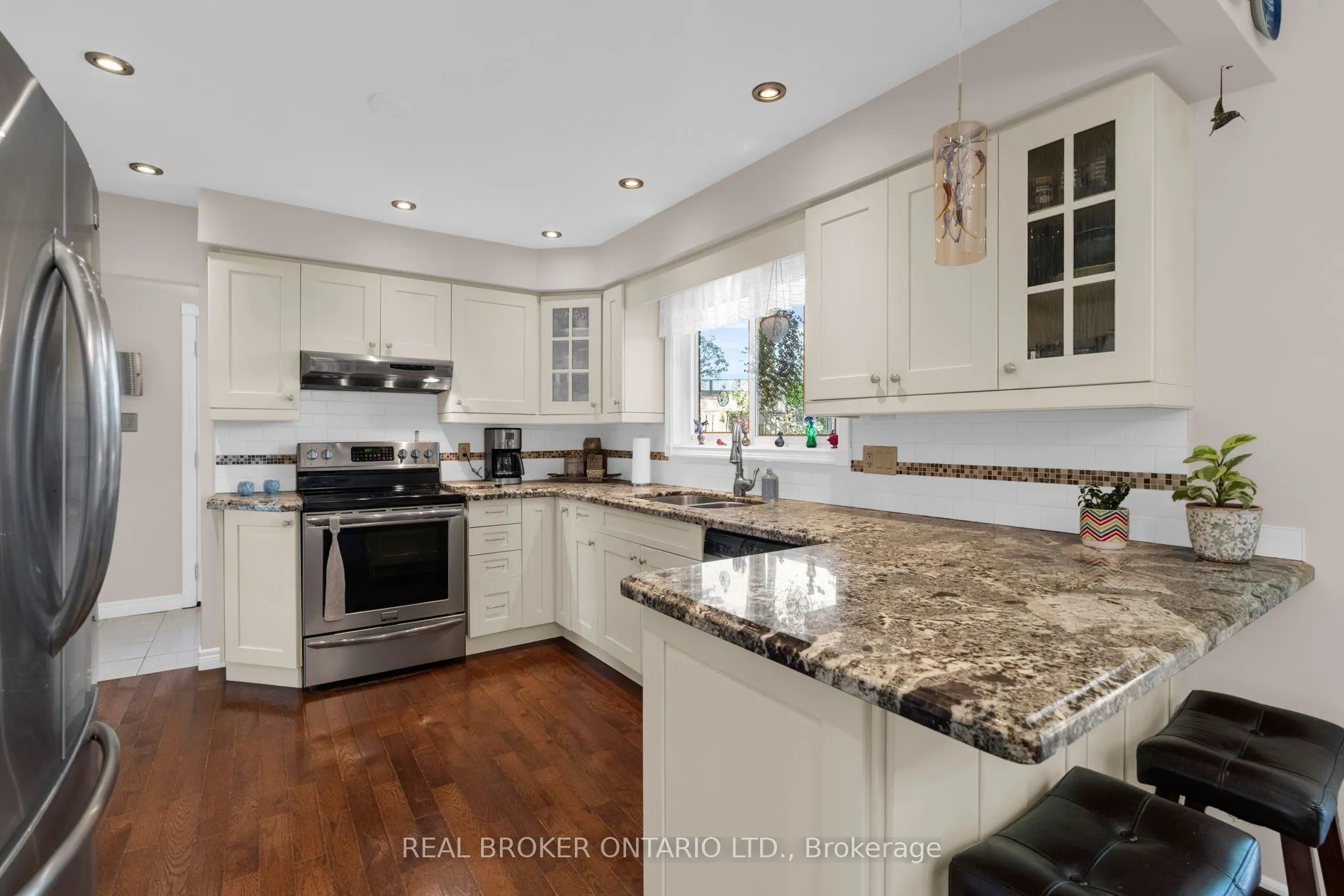 40 Farmingdale Crescent