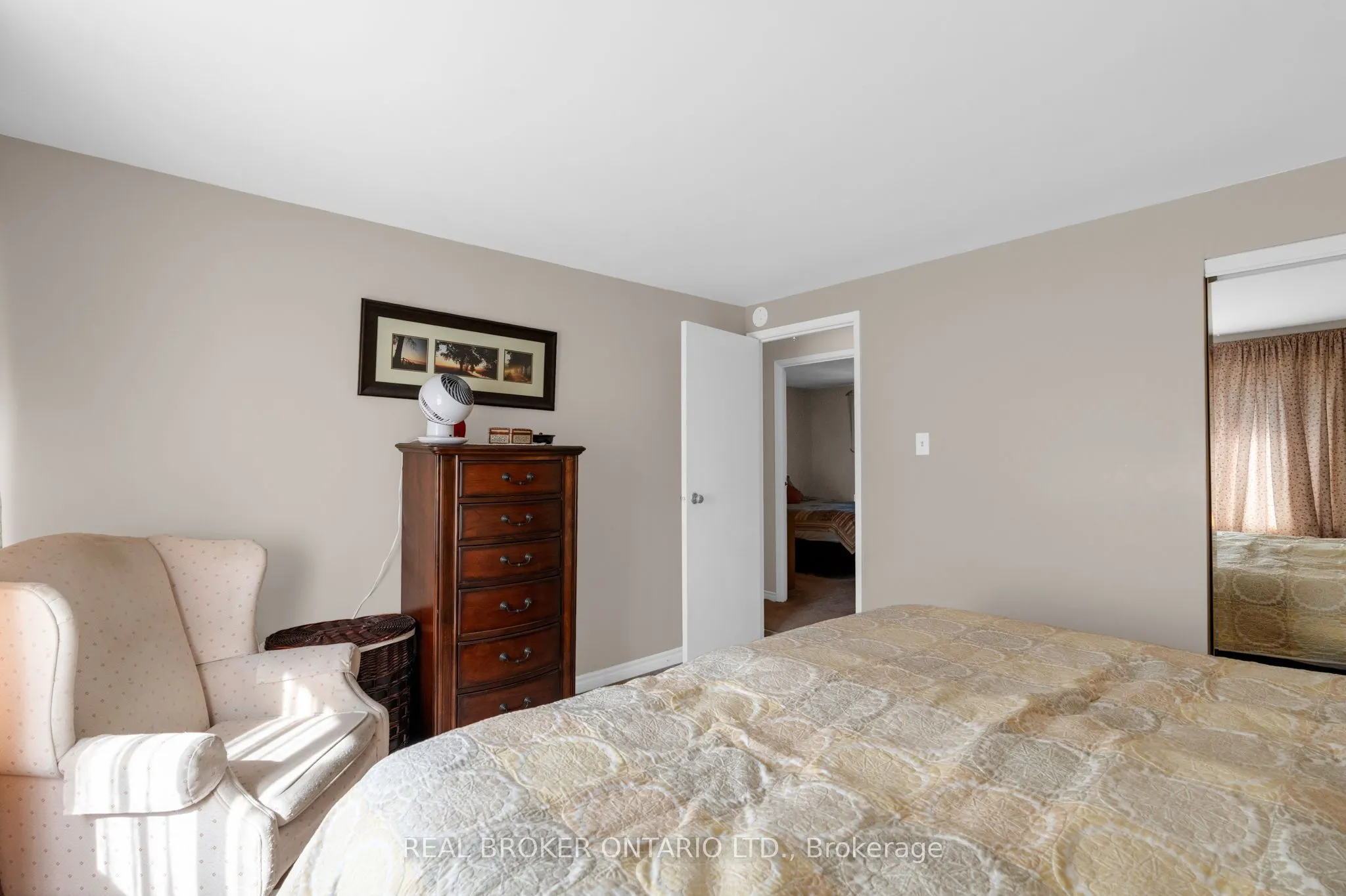 40 Farmingdale Crescent