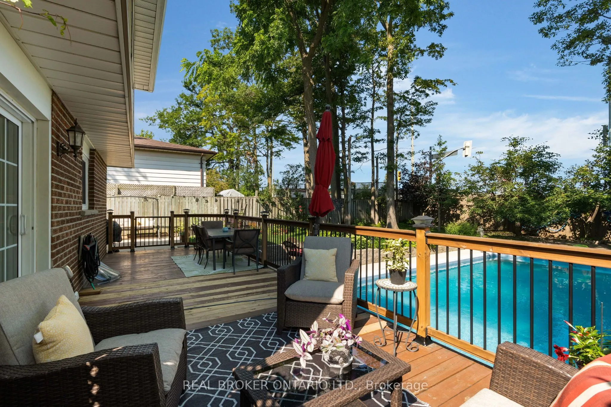 40 Farmingdale Crescent