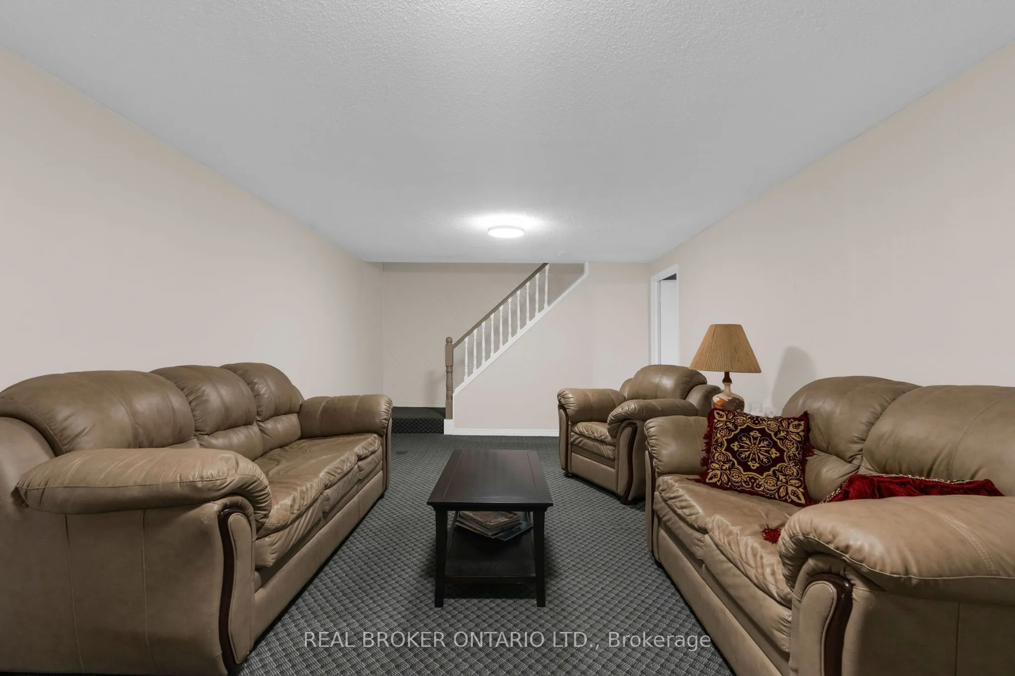 40 Farmingdale Crescent