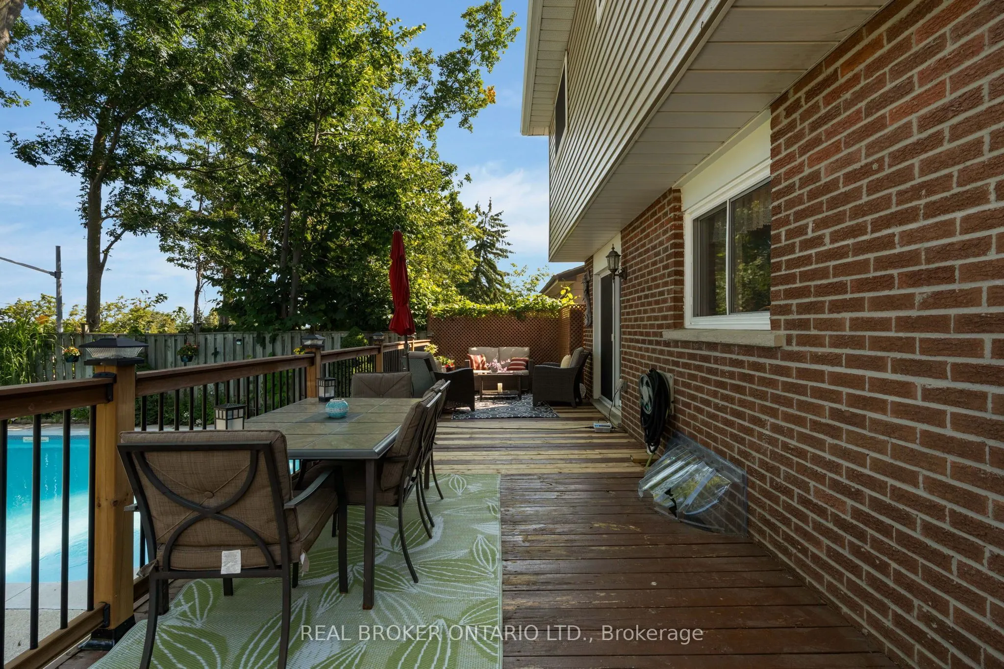 40 Farmingdale Crescent