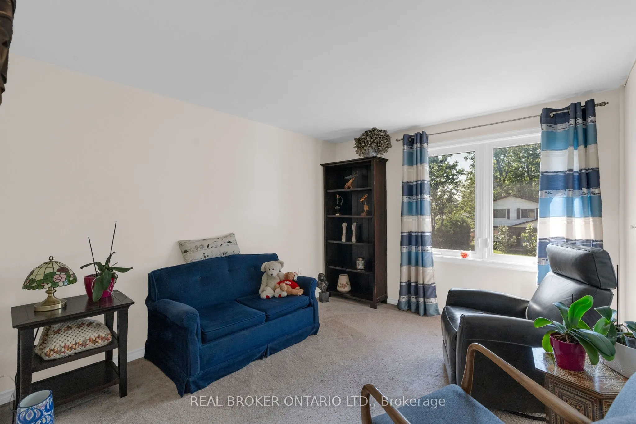 40 Farmingdale Crescent