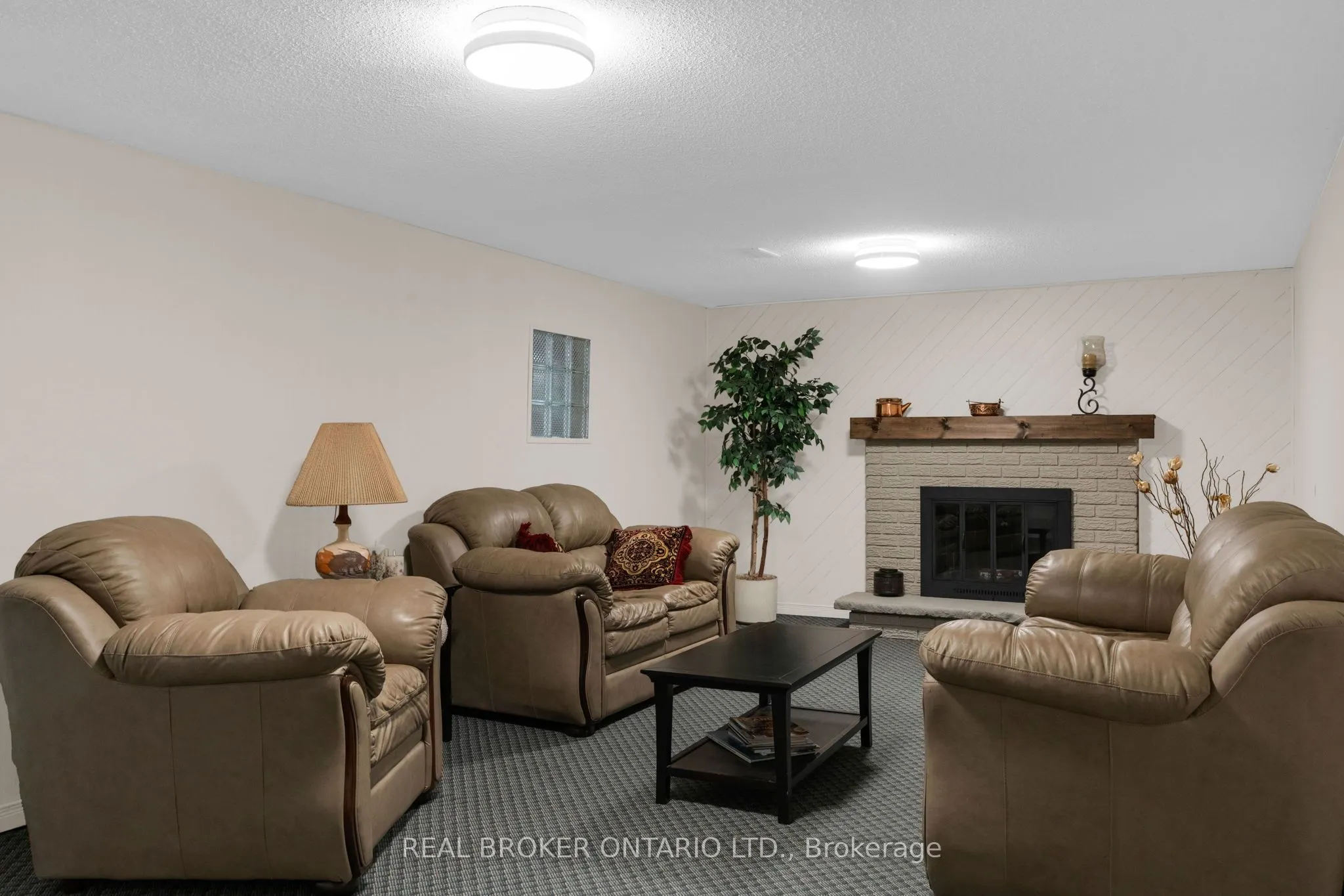 40 Farmingdale Crescent