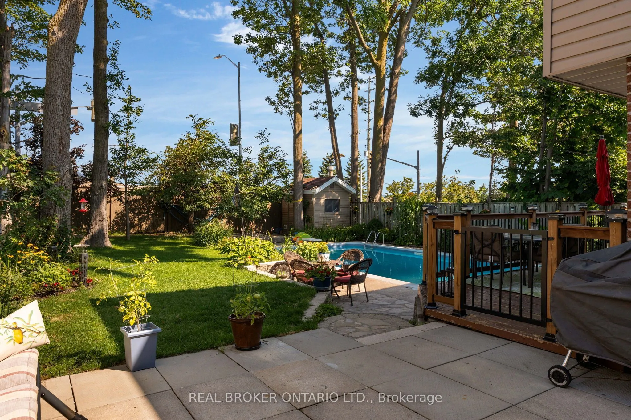 40 Farmingdale Crescent