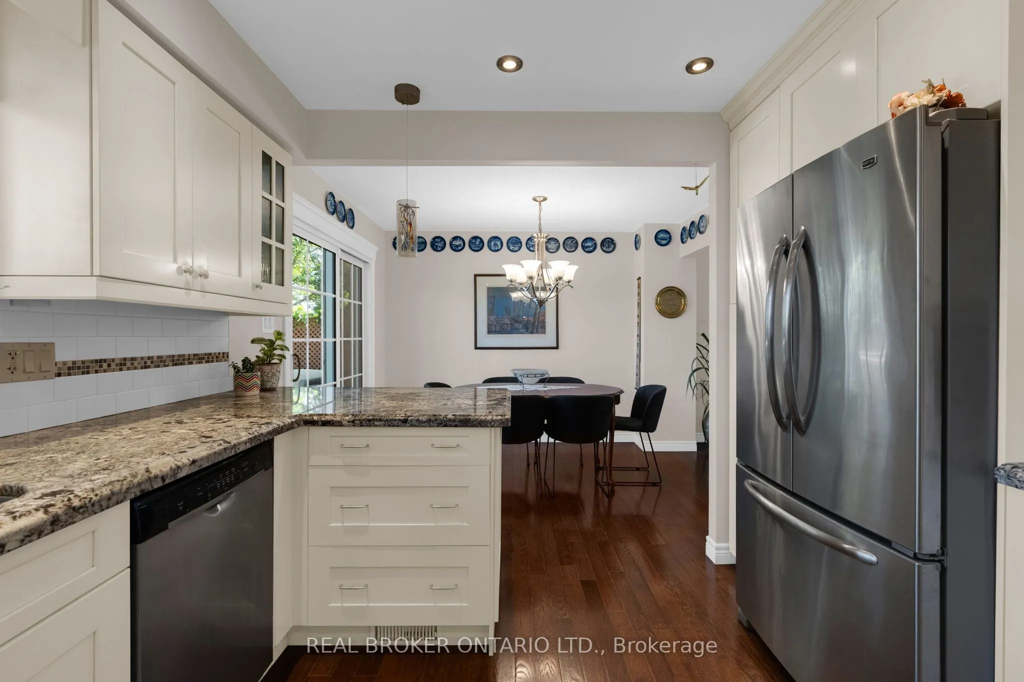 40 Farmingdale Crescent