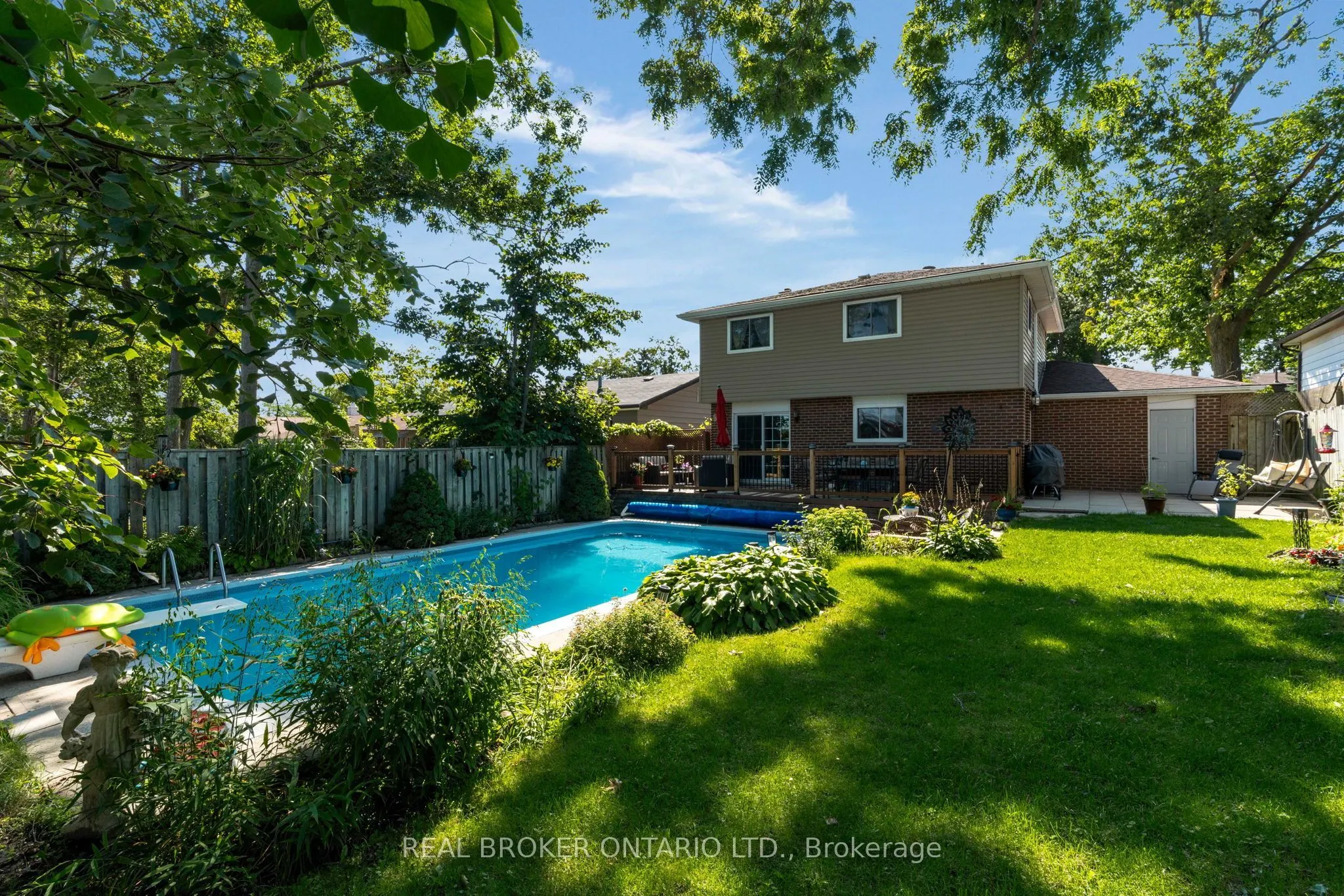 40 Farmingdale Crescent