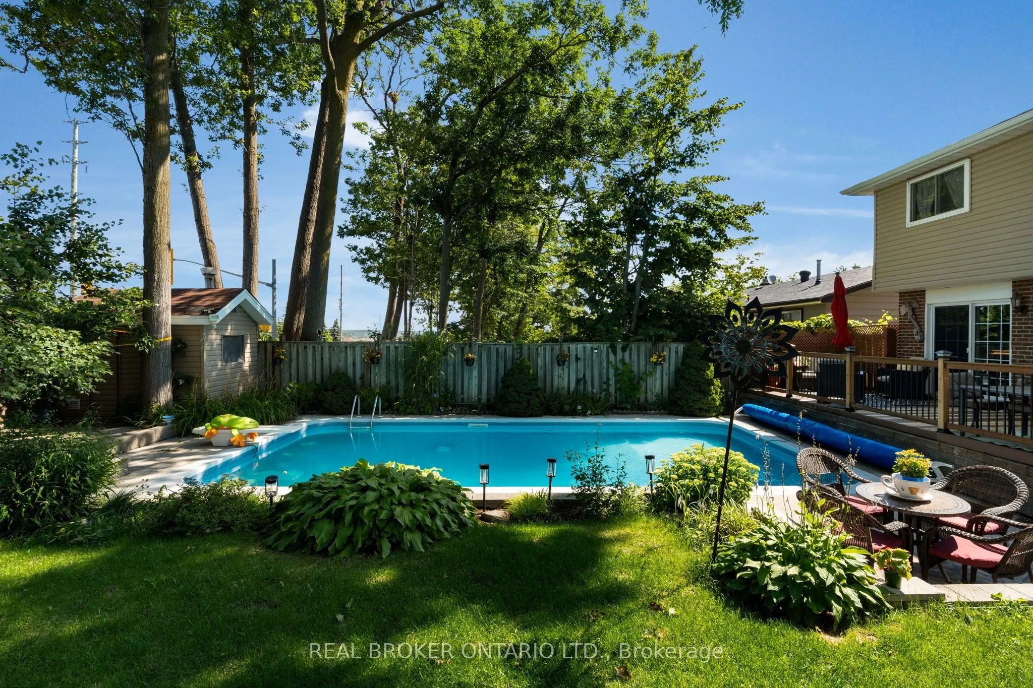 40 Farmingdale Crescent