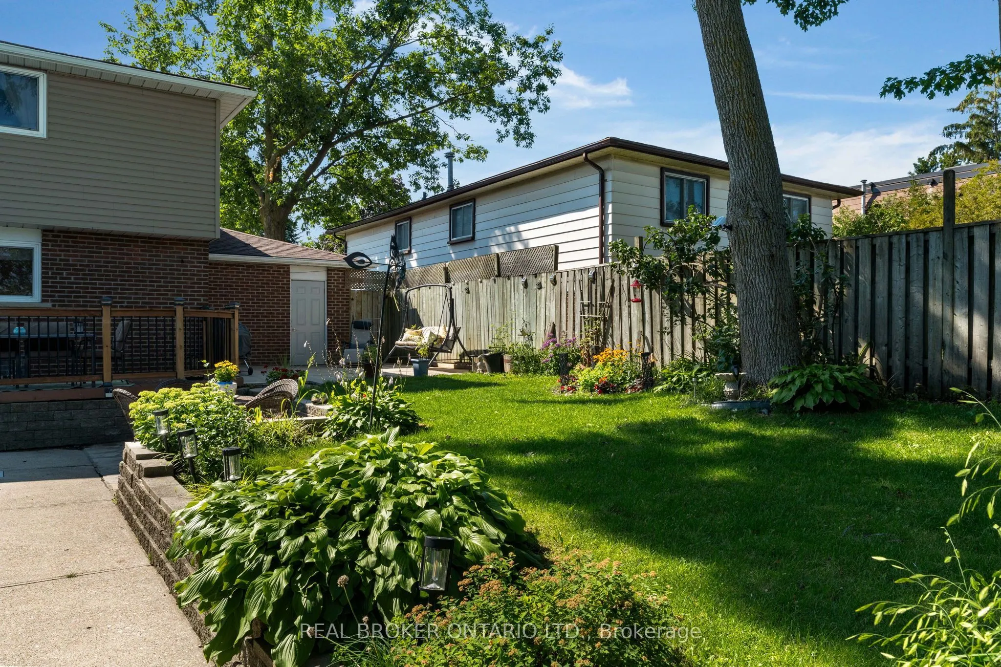 40 Farmingdale Crescent