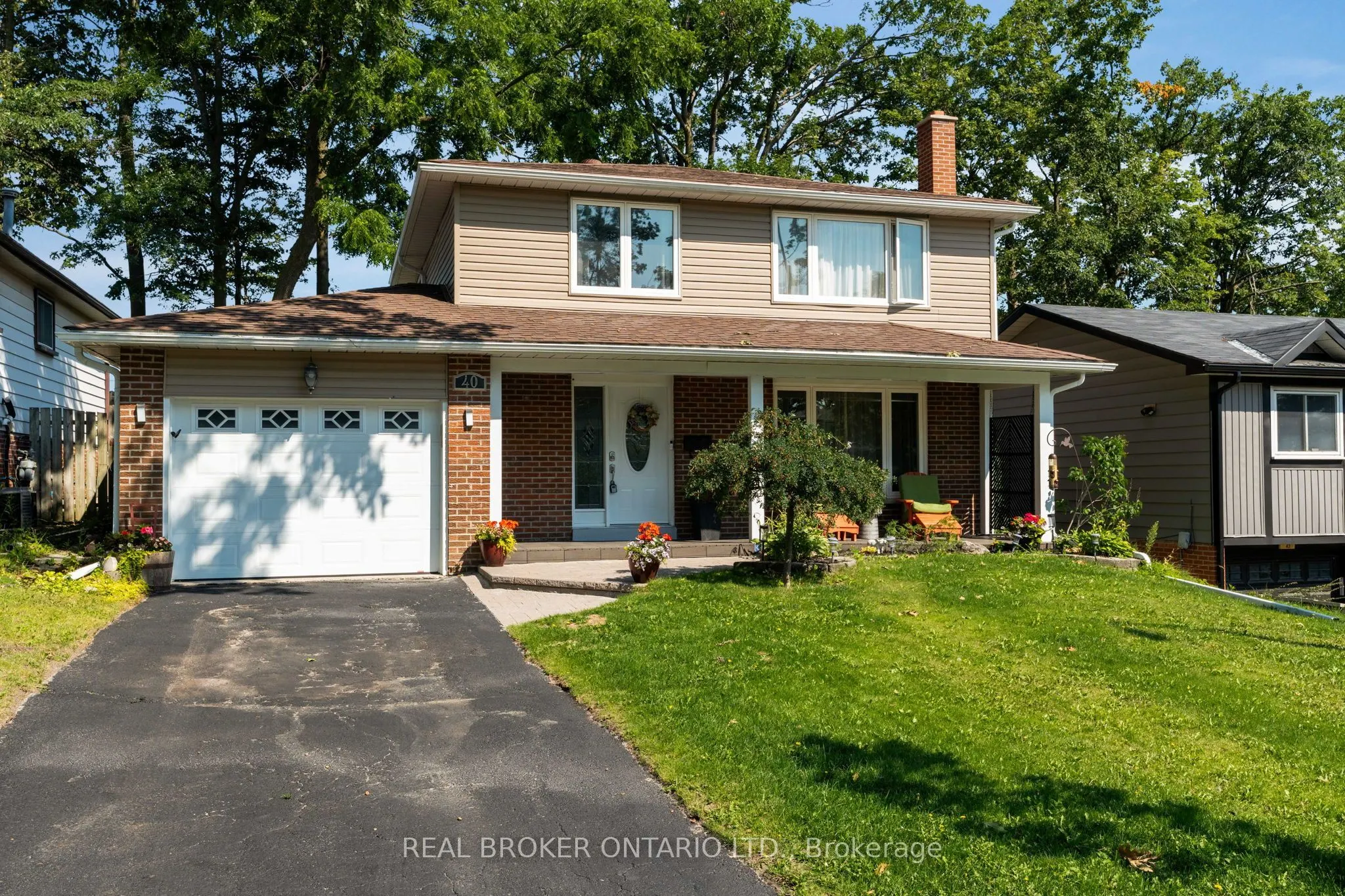 40 Farmingdale Crescent