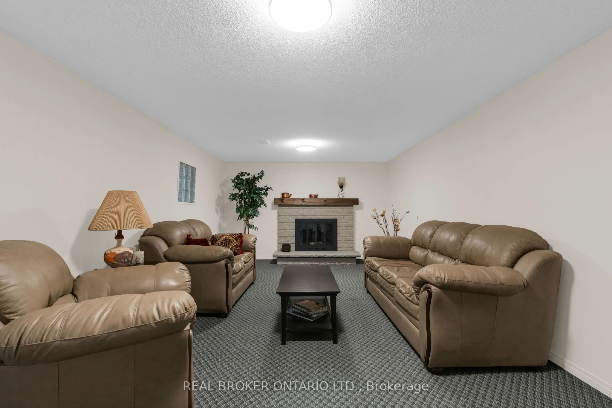 40 Farmingdale Crescent