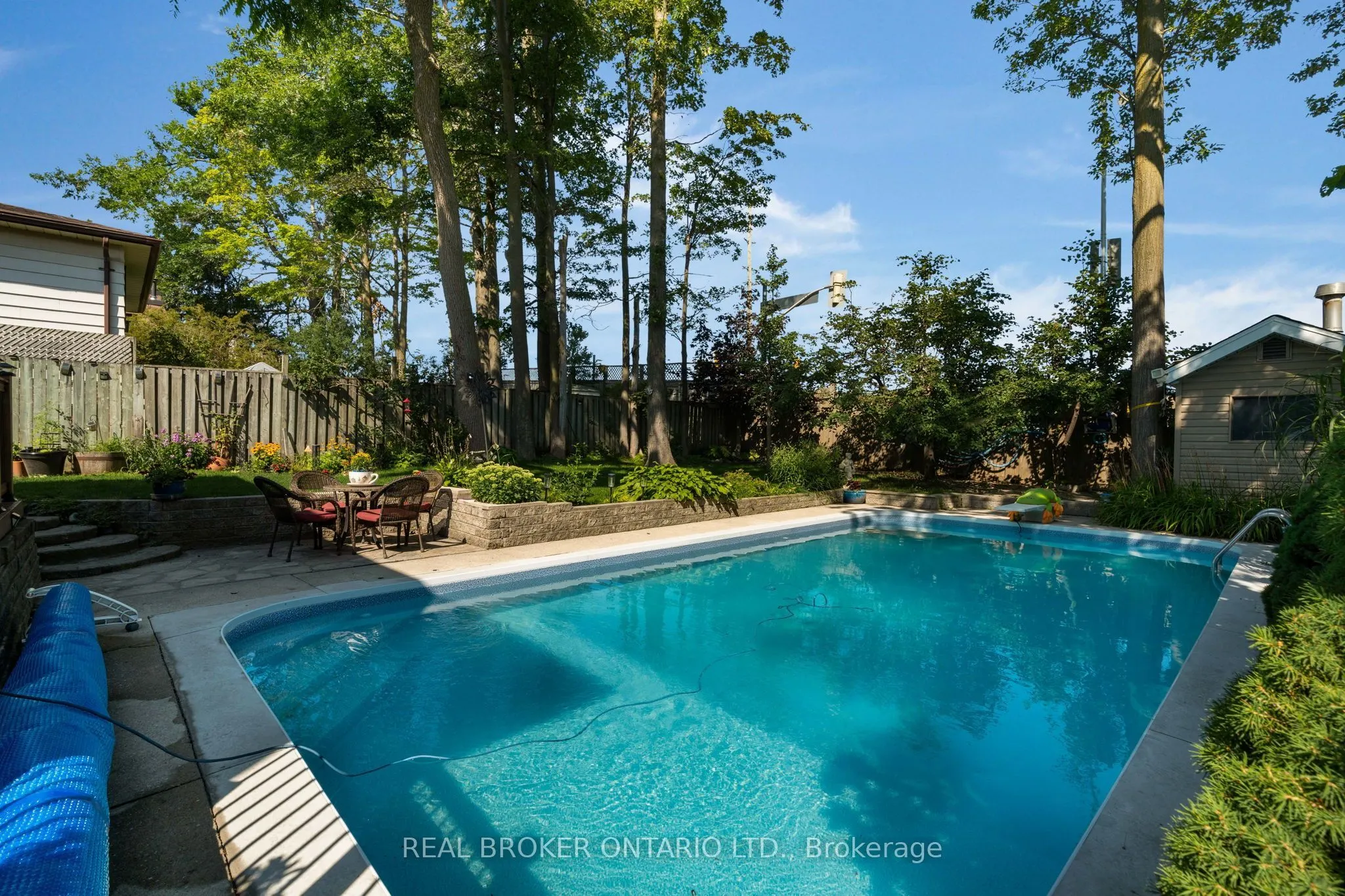 40 Farmingdale Crescent