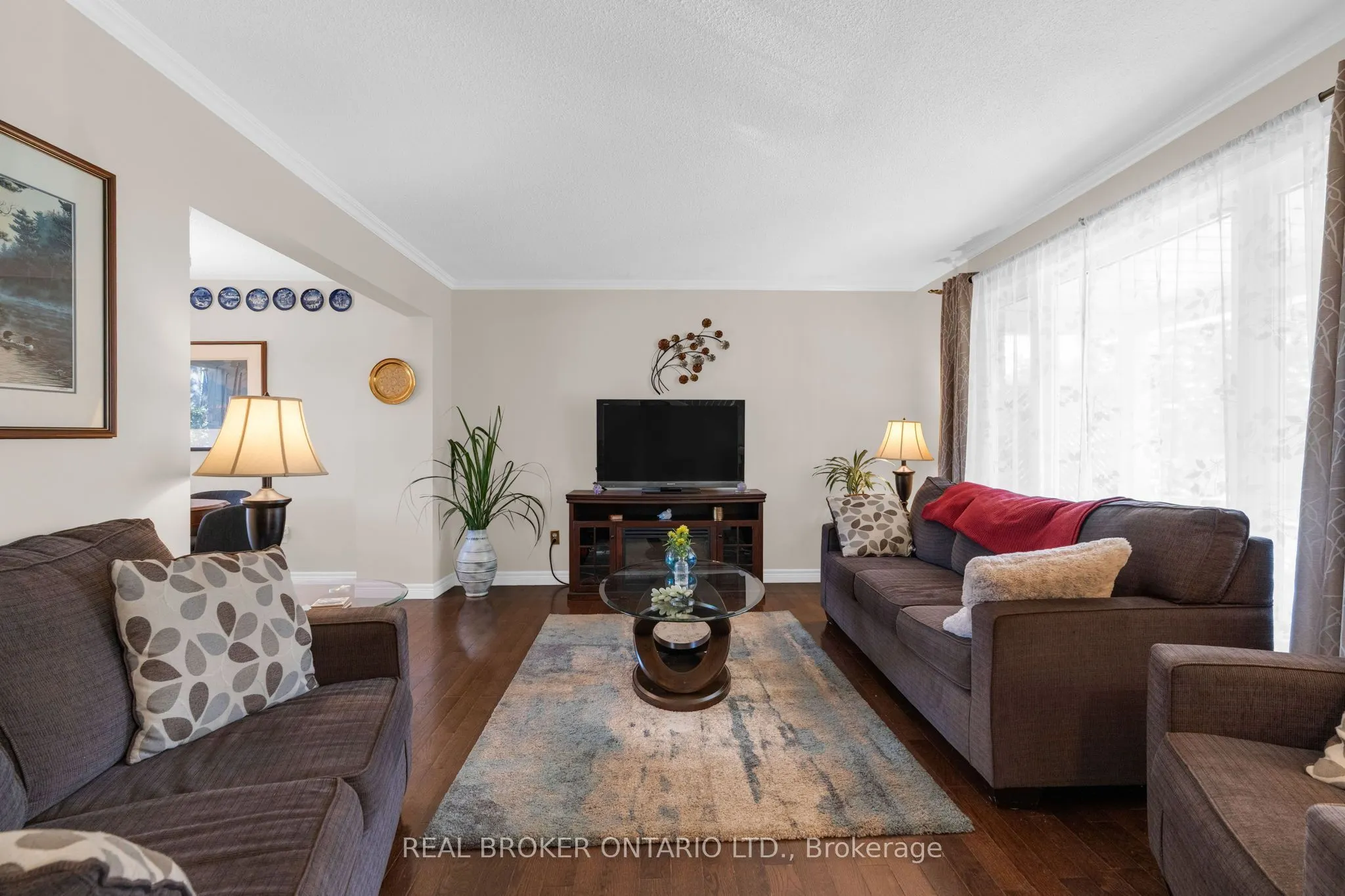 40 Farmingdale Crescent
