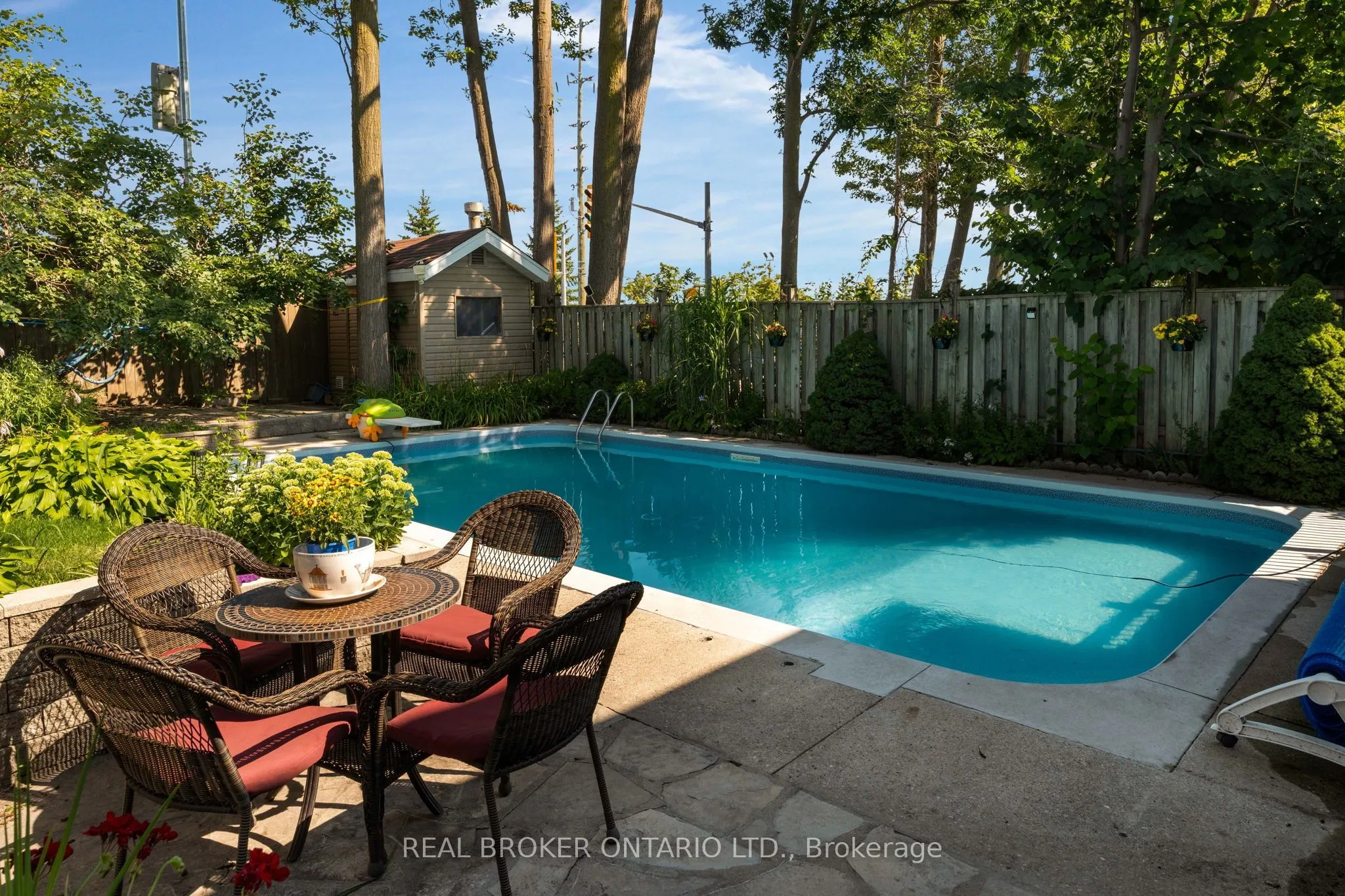40 Farmingdale Crescent