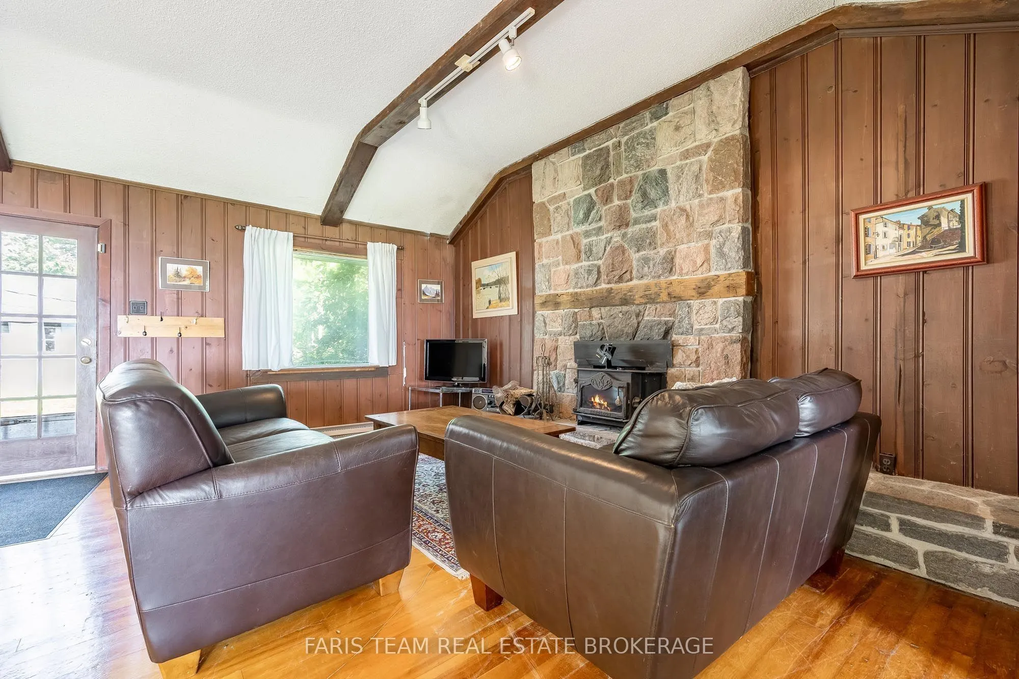 1467 Cunningham Crescent