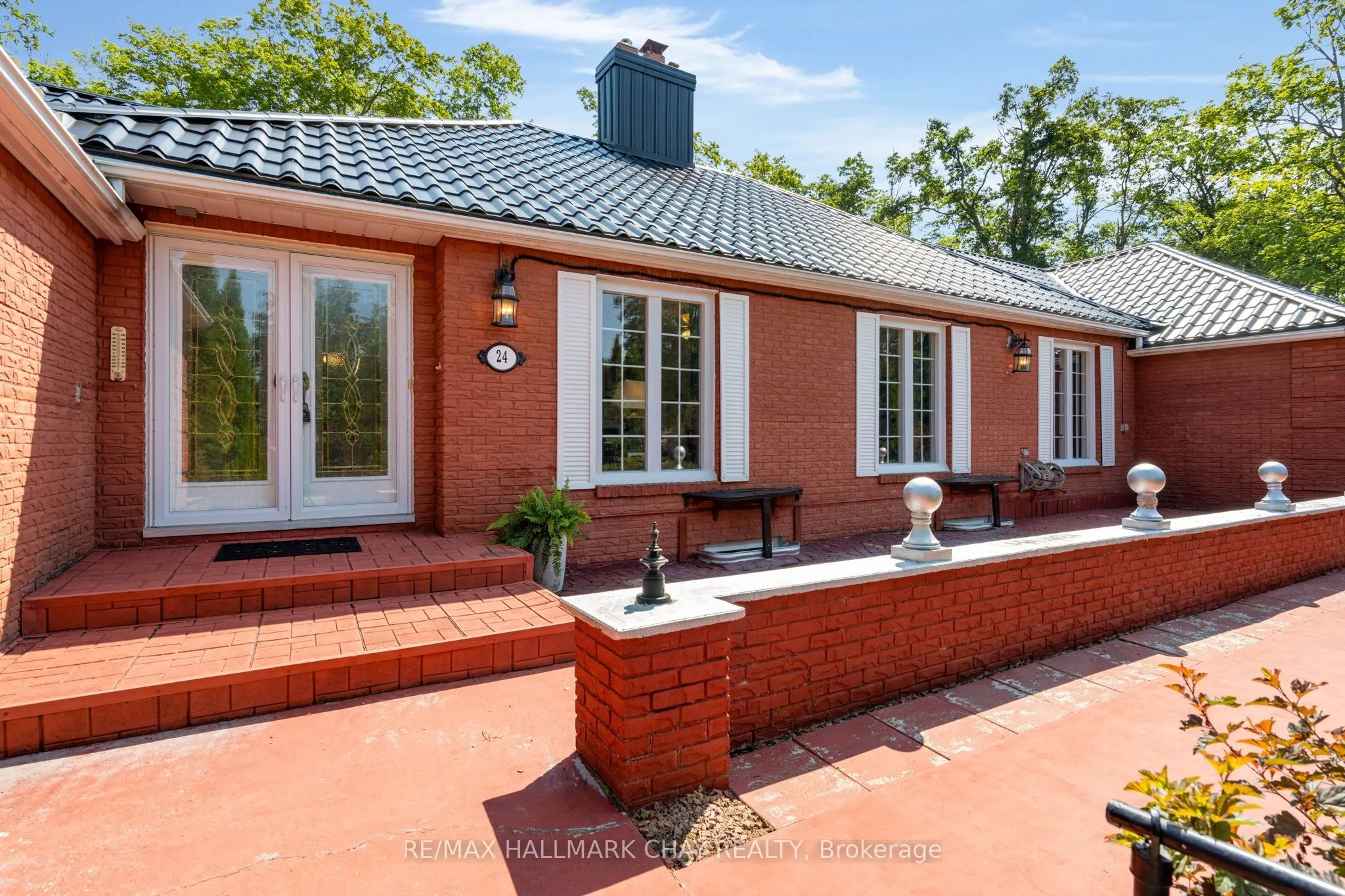 24 Woodland Crescent