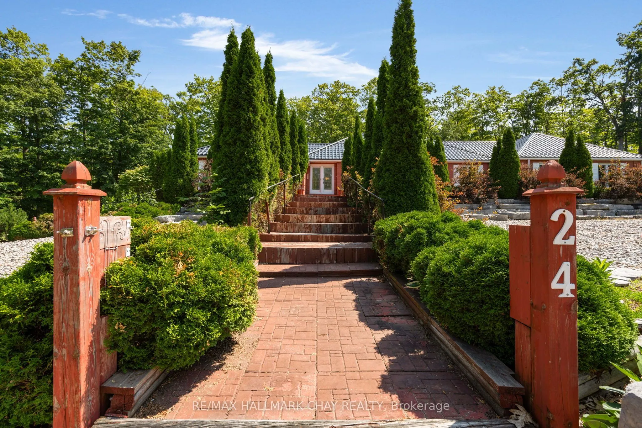 24 Woodland Crescent