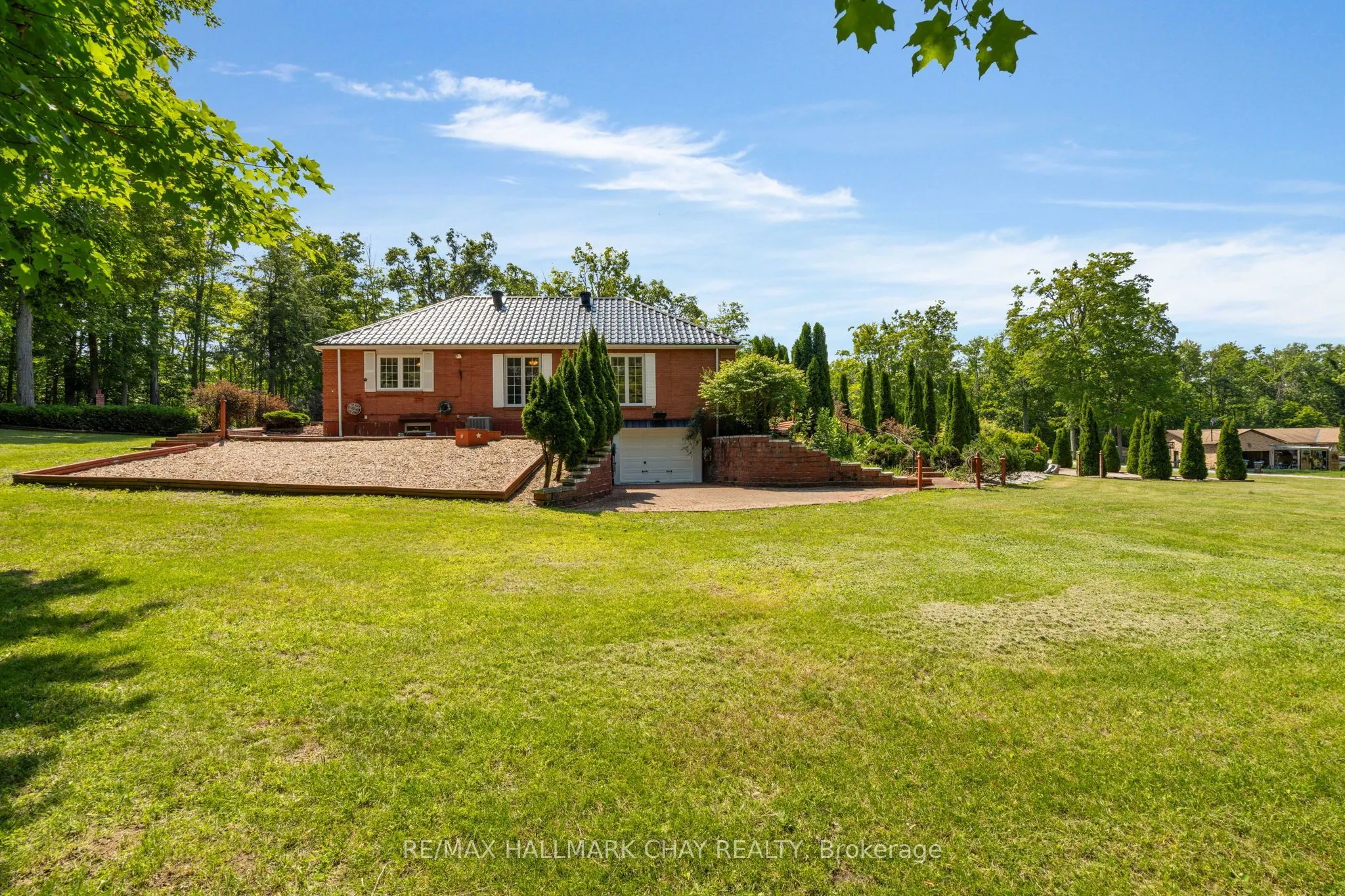24 Woodland Crescent