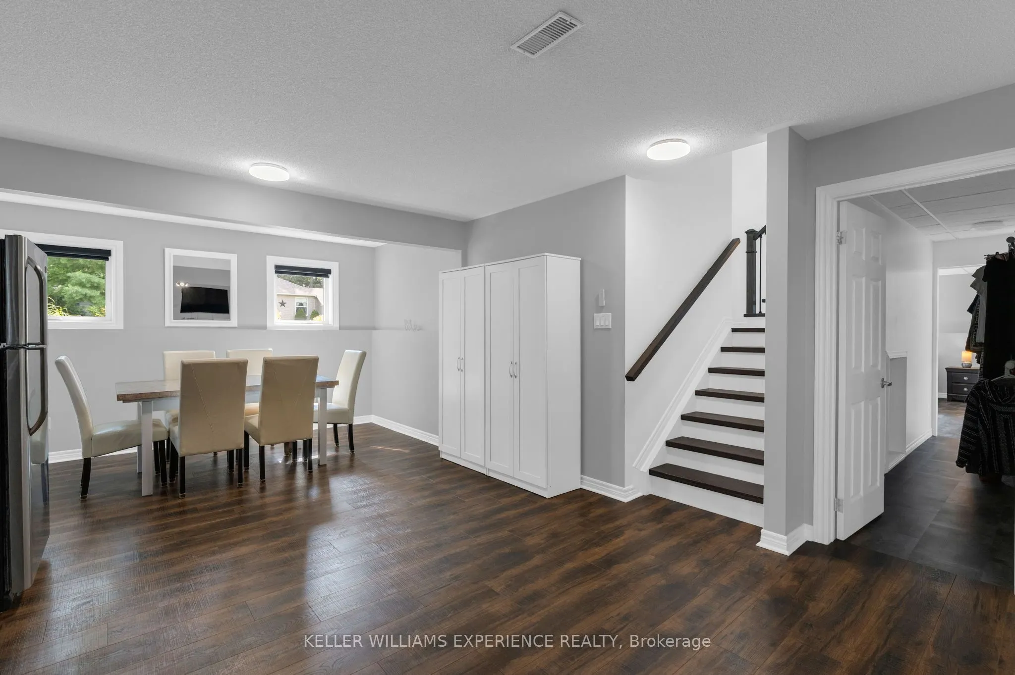 4 Downer Crescent