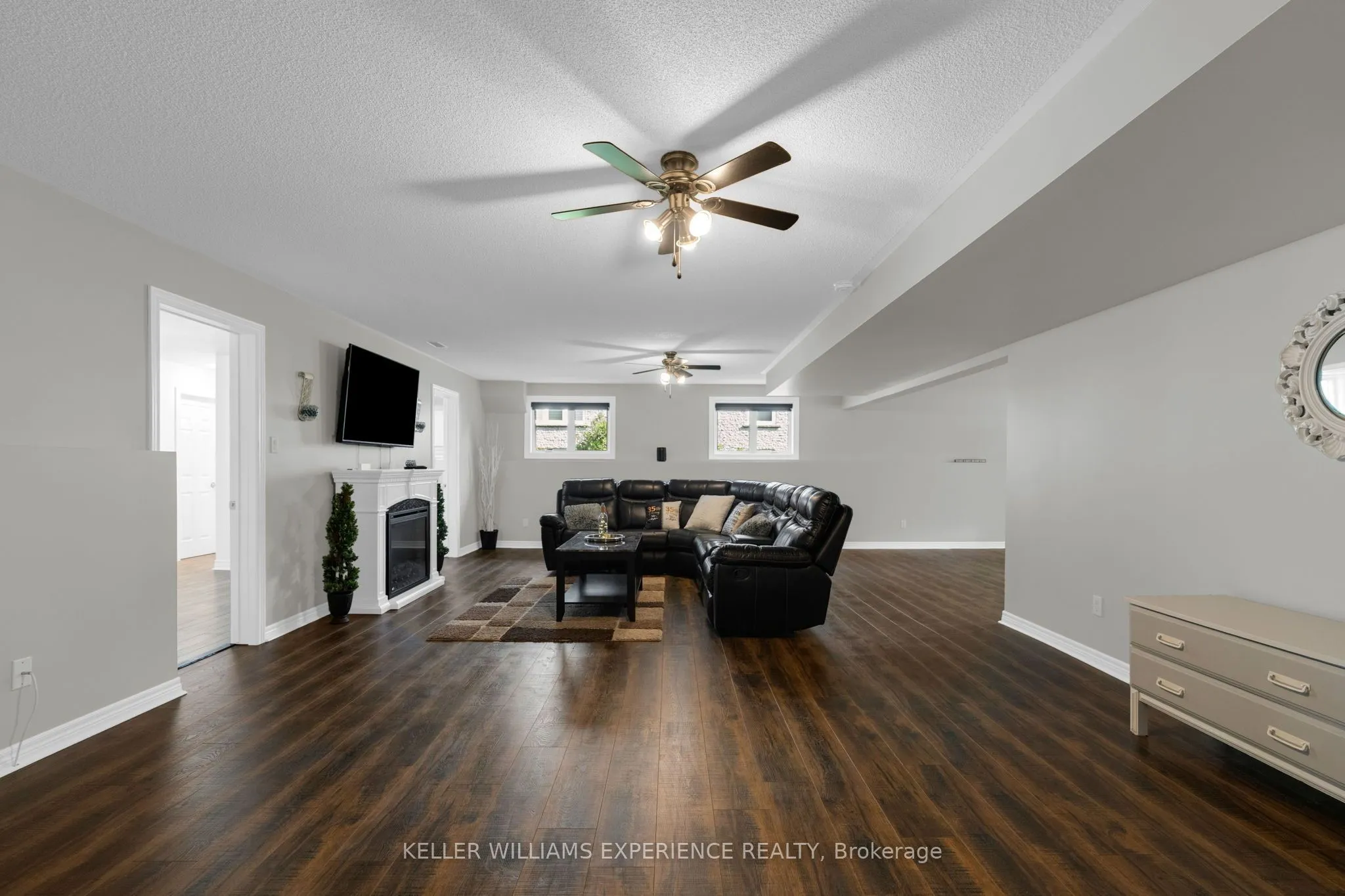 4 Downer Crescent