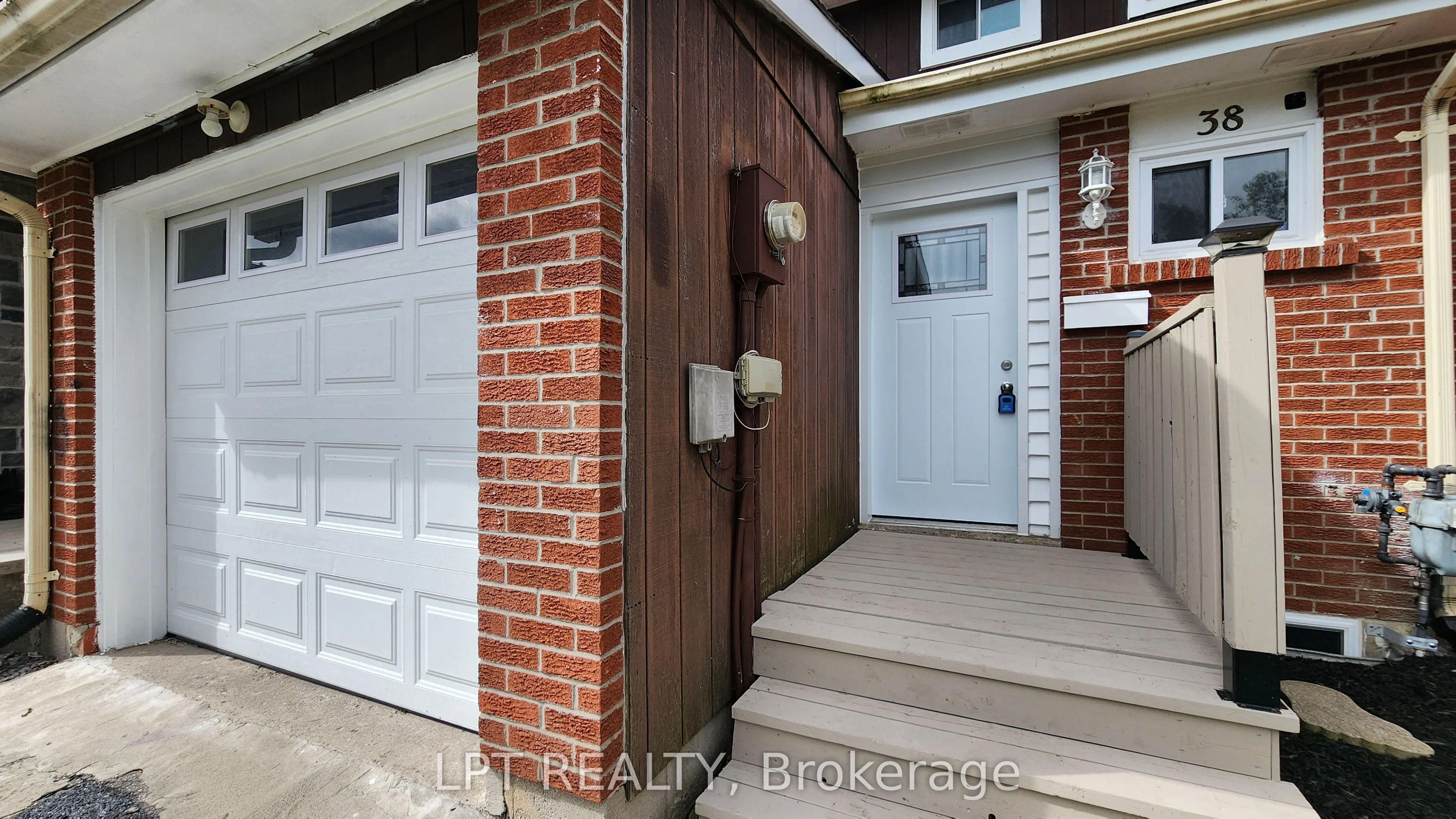 38 Chaucer Crescent