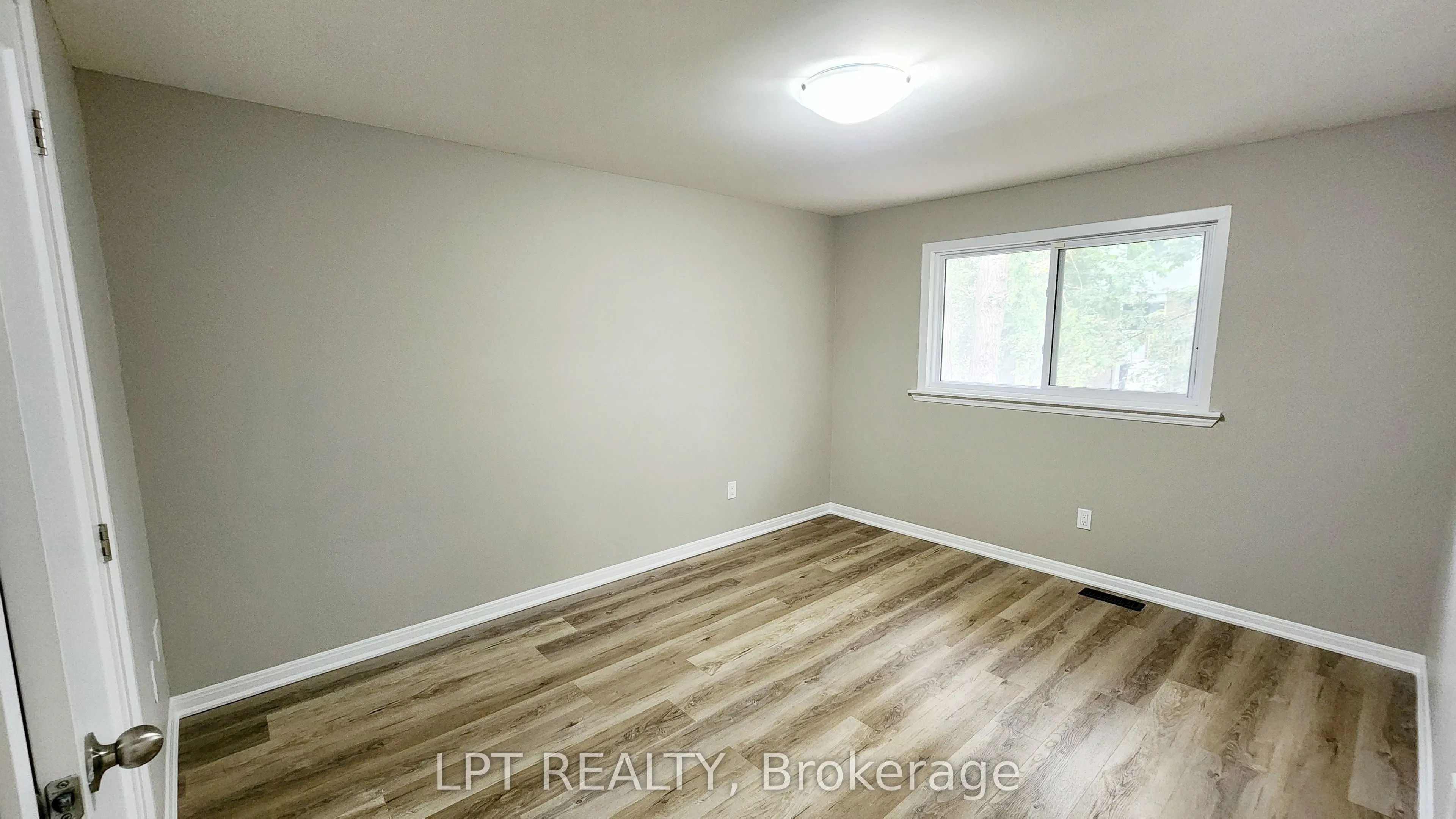 38 Chaucer Crescent