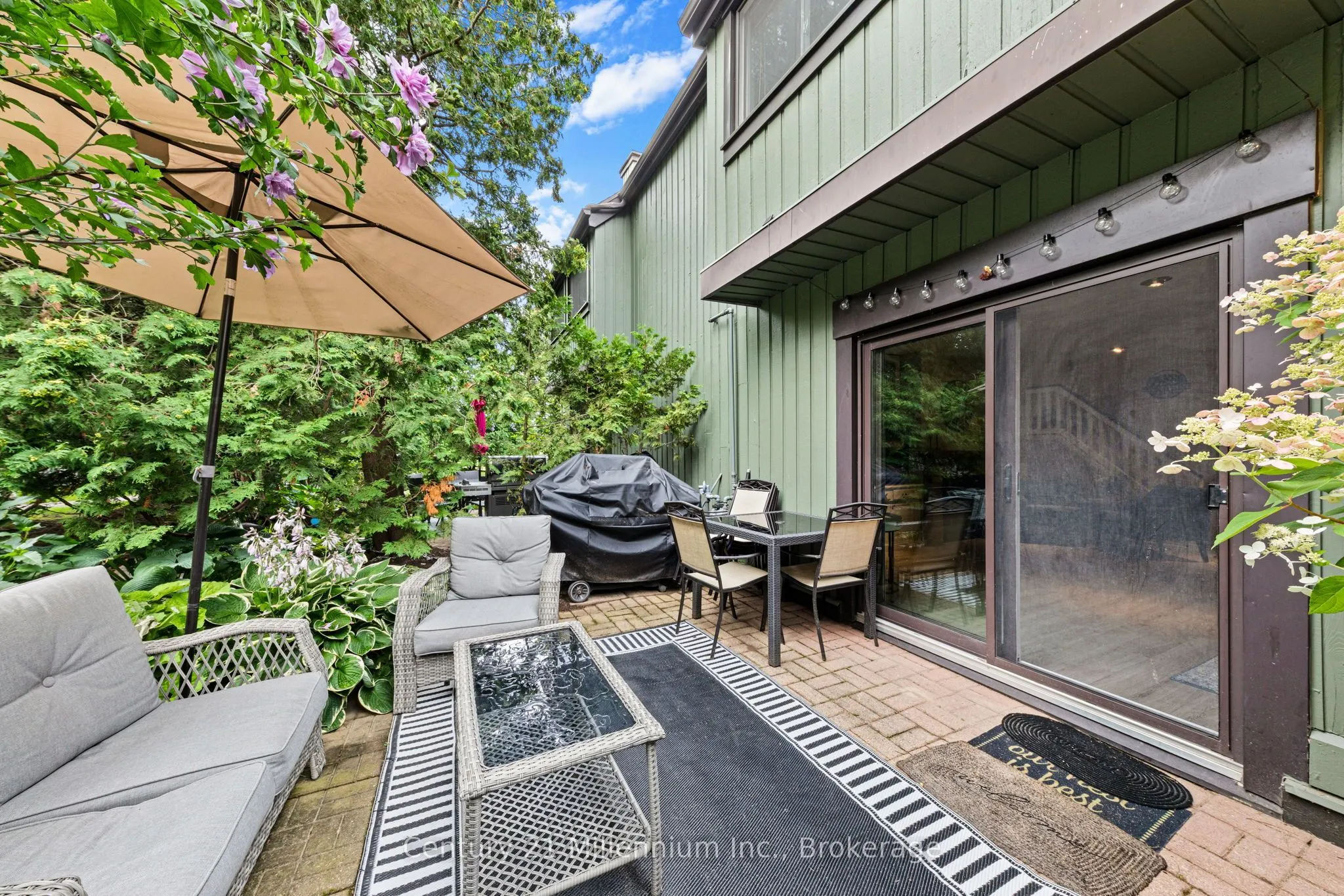 156 ESCARPMENT Crescent #16