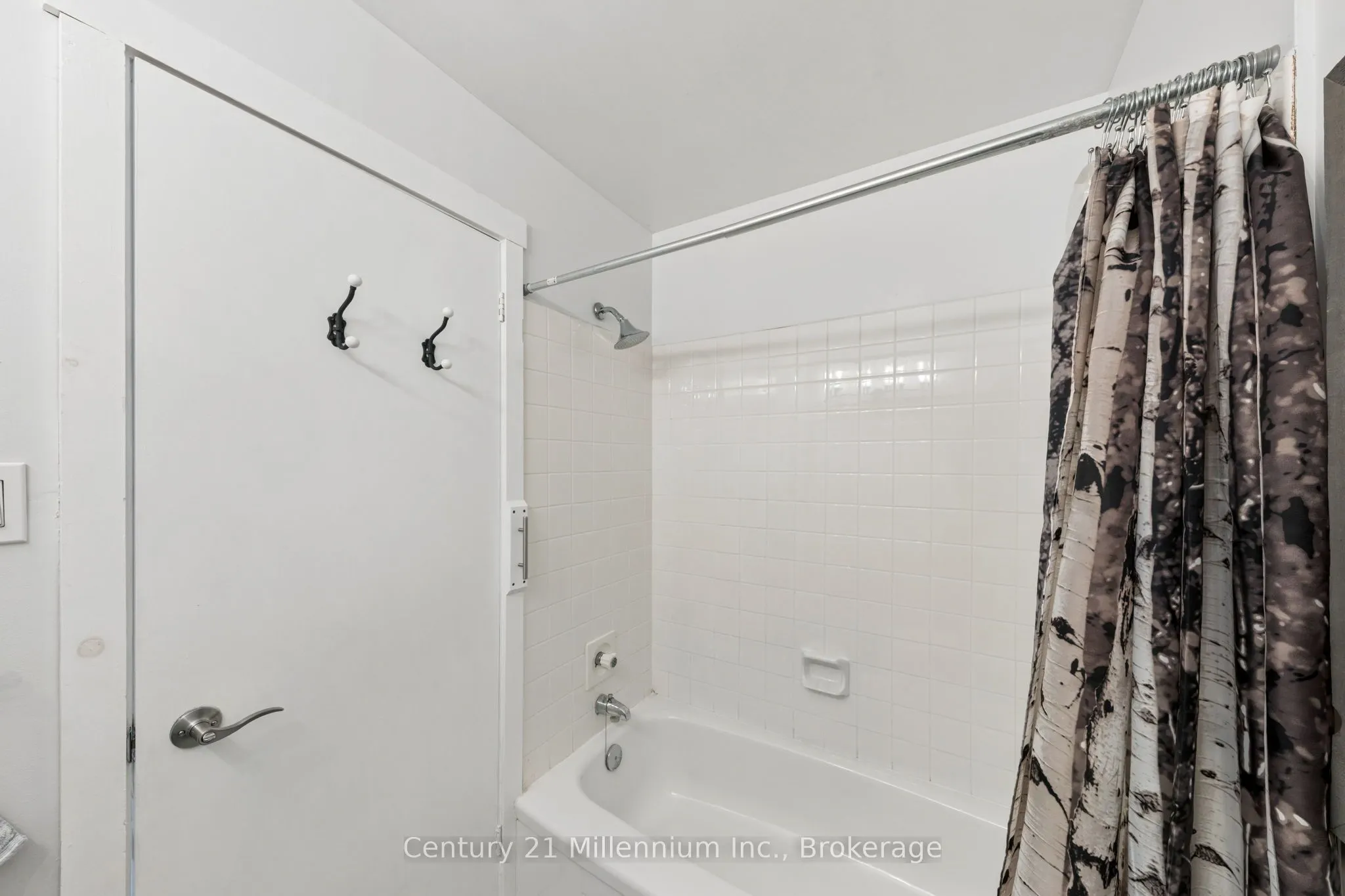 156 ESCARPMENT Crescent #16
