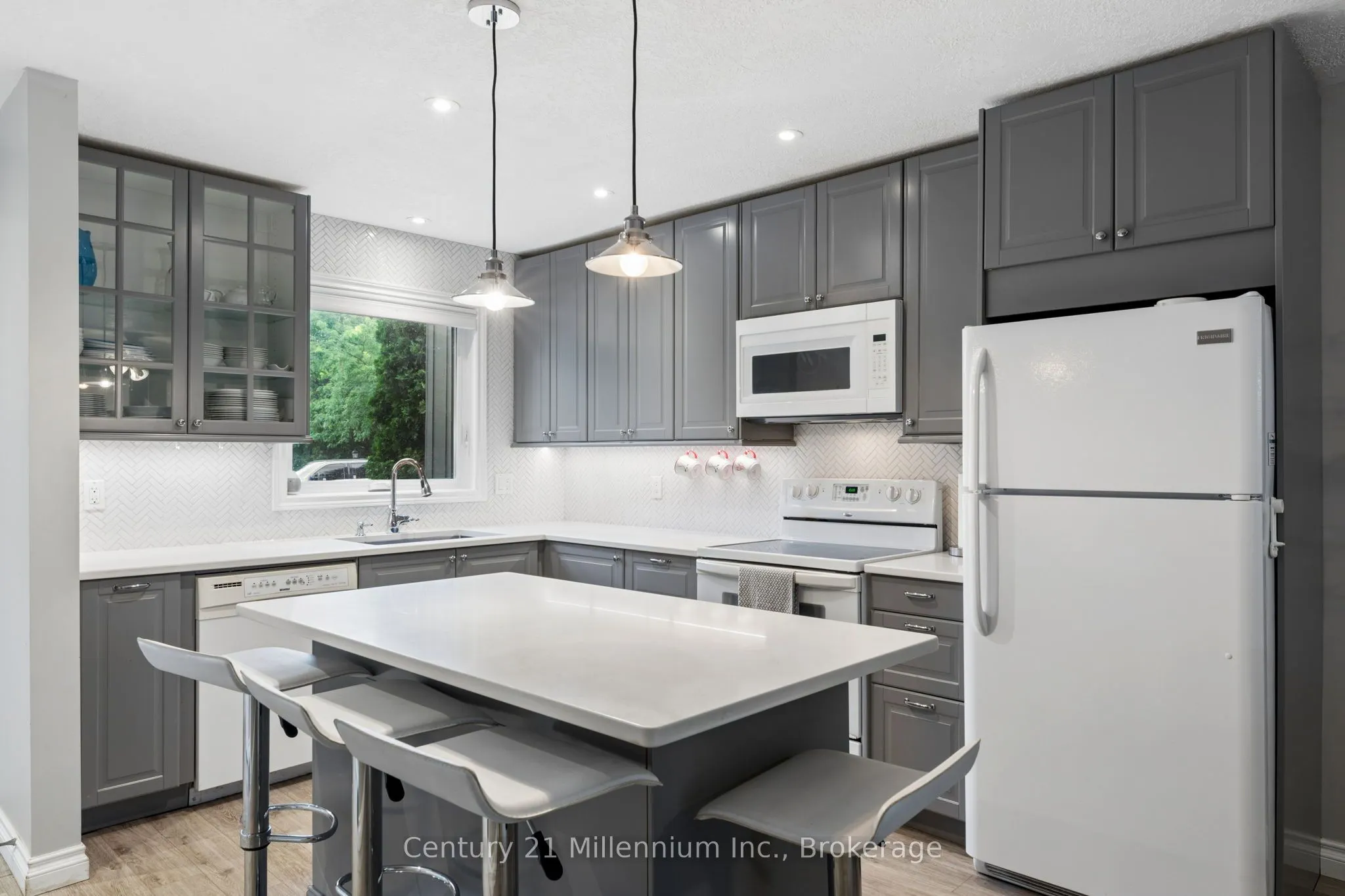 156 ESCARPMENT Crescent #16