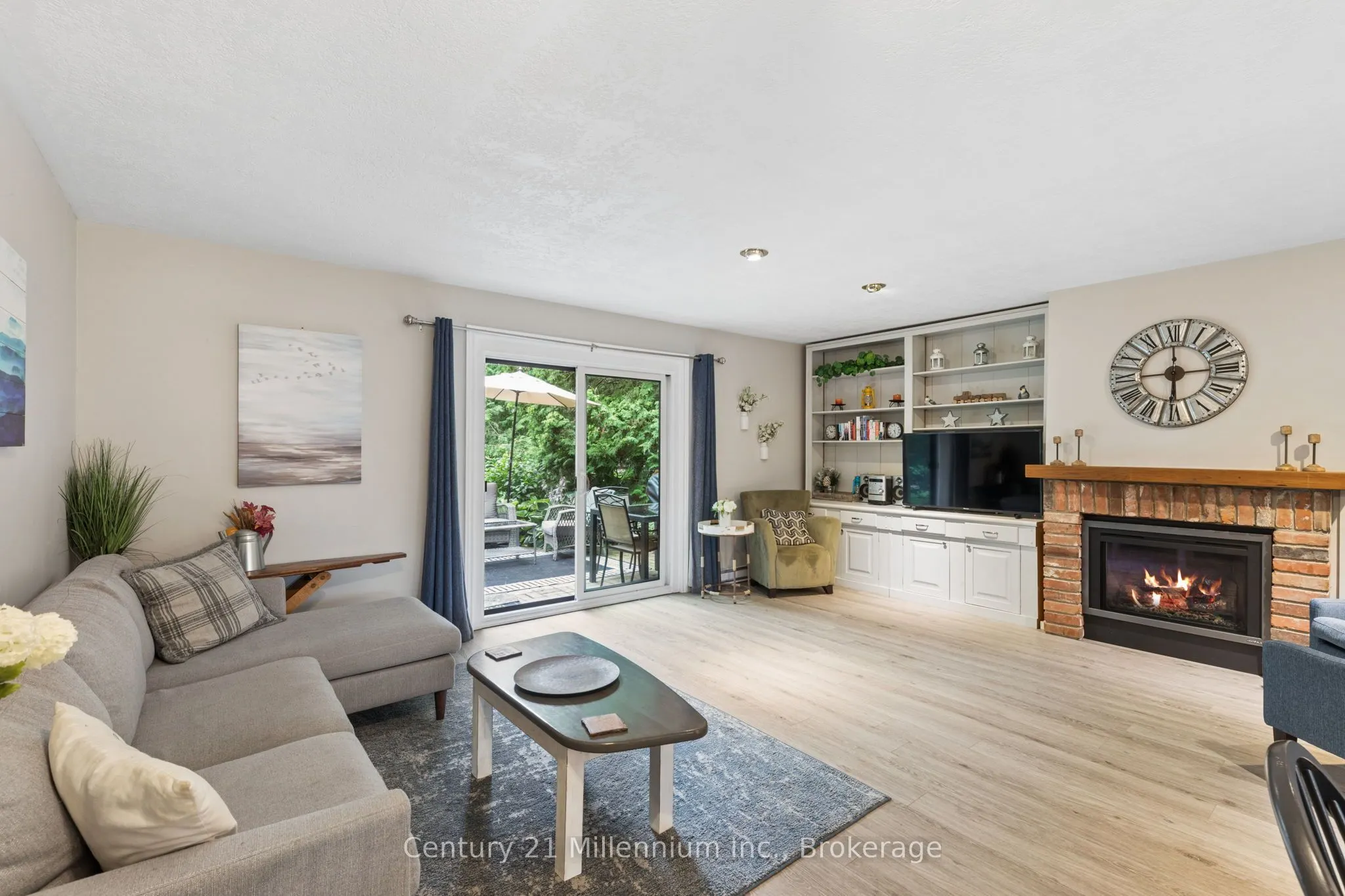156 ESCARPMENT Crescent #16