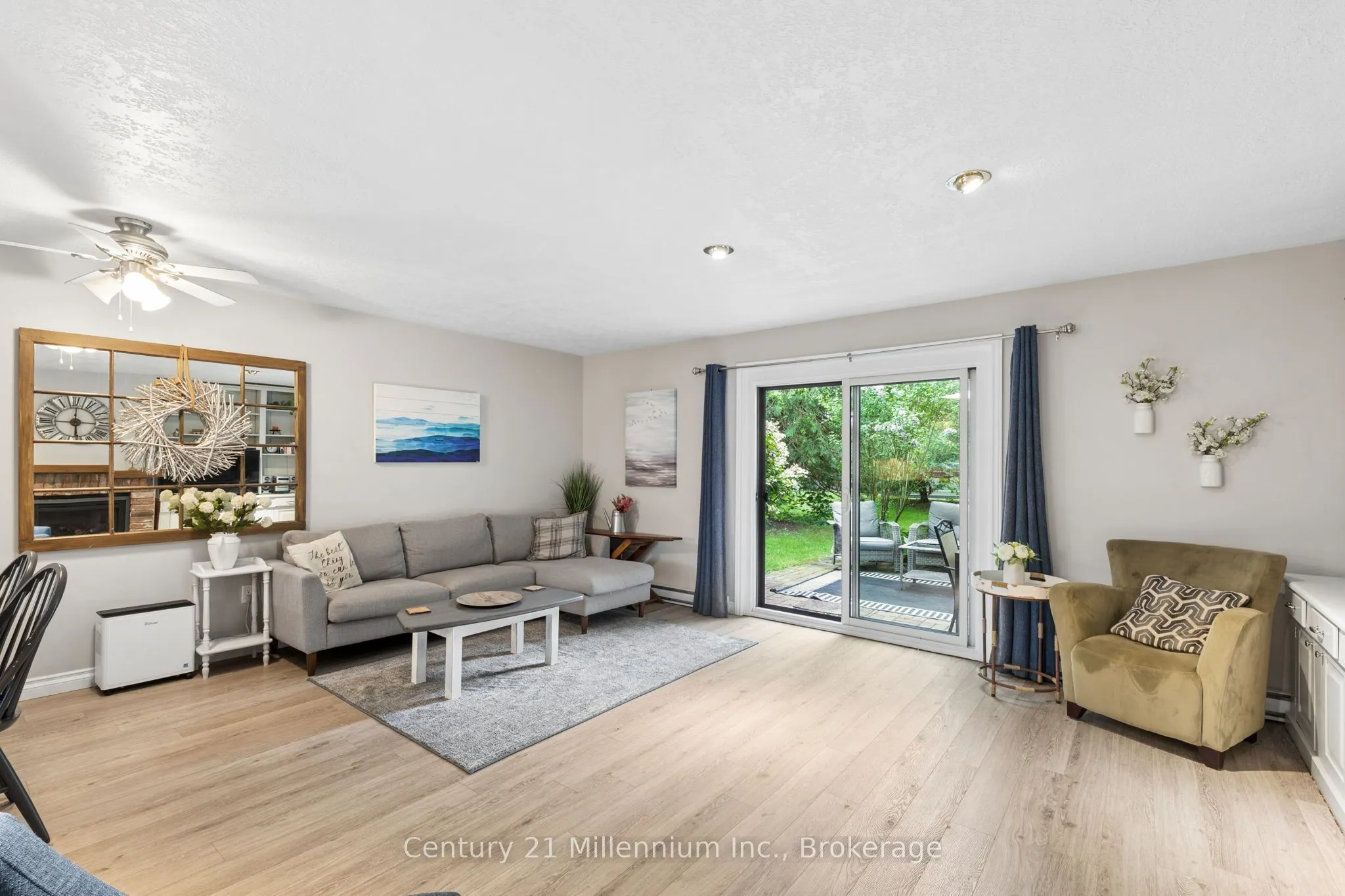 156 ESCARPMENT Crescent #16