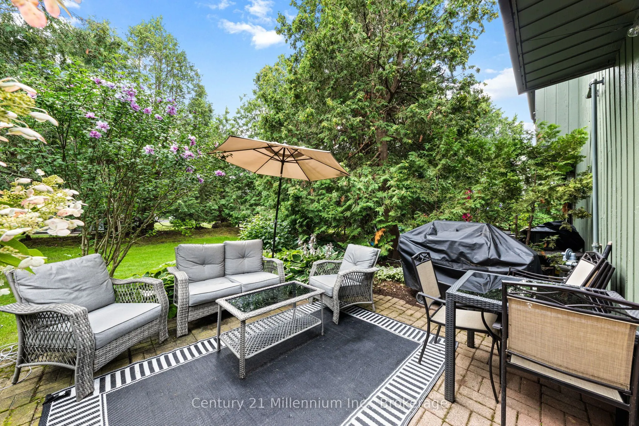 156 ESCARPMENT Crescent #16