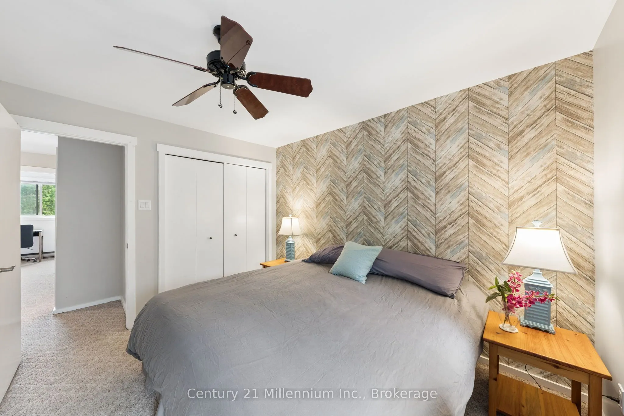 156 ESCARPMENT Crescent #16