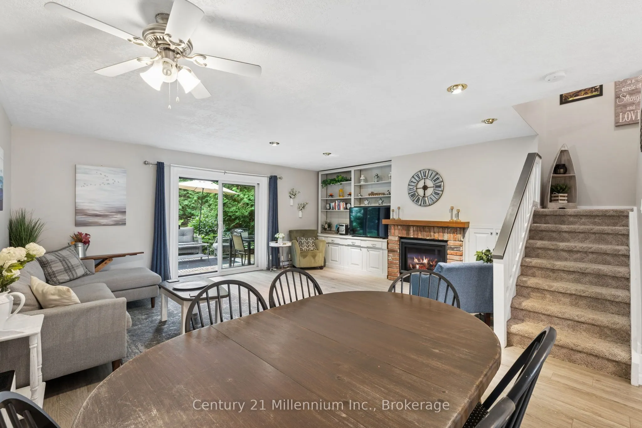 156 ESCARPMENT Crescent #16